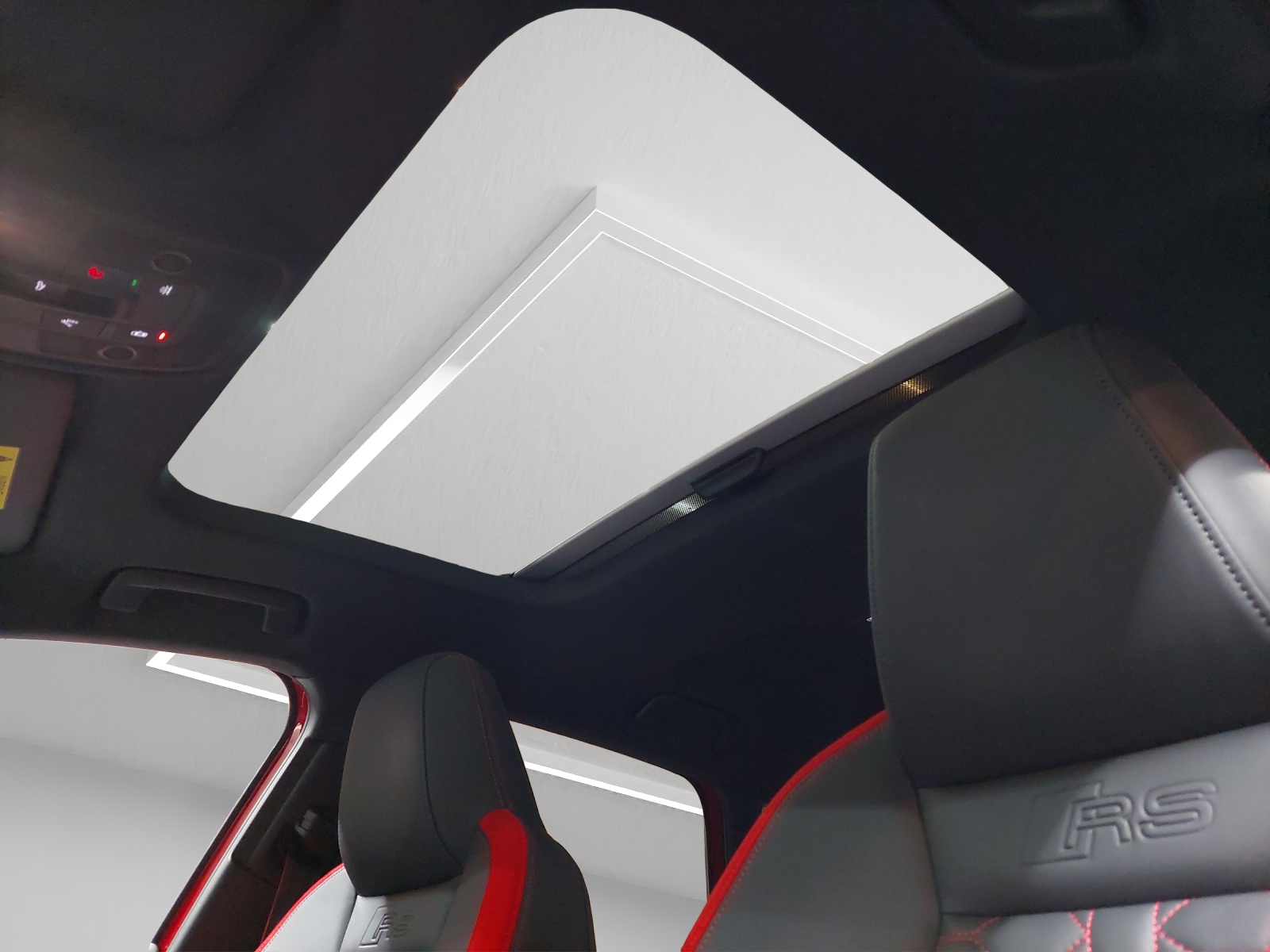 AUDI RS3 Sportback 2.5 TSI quattro S-tronic-image-11