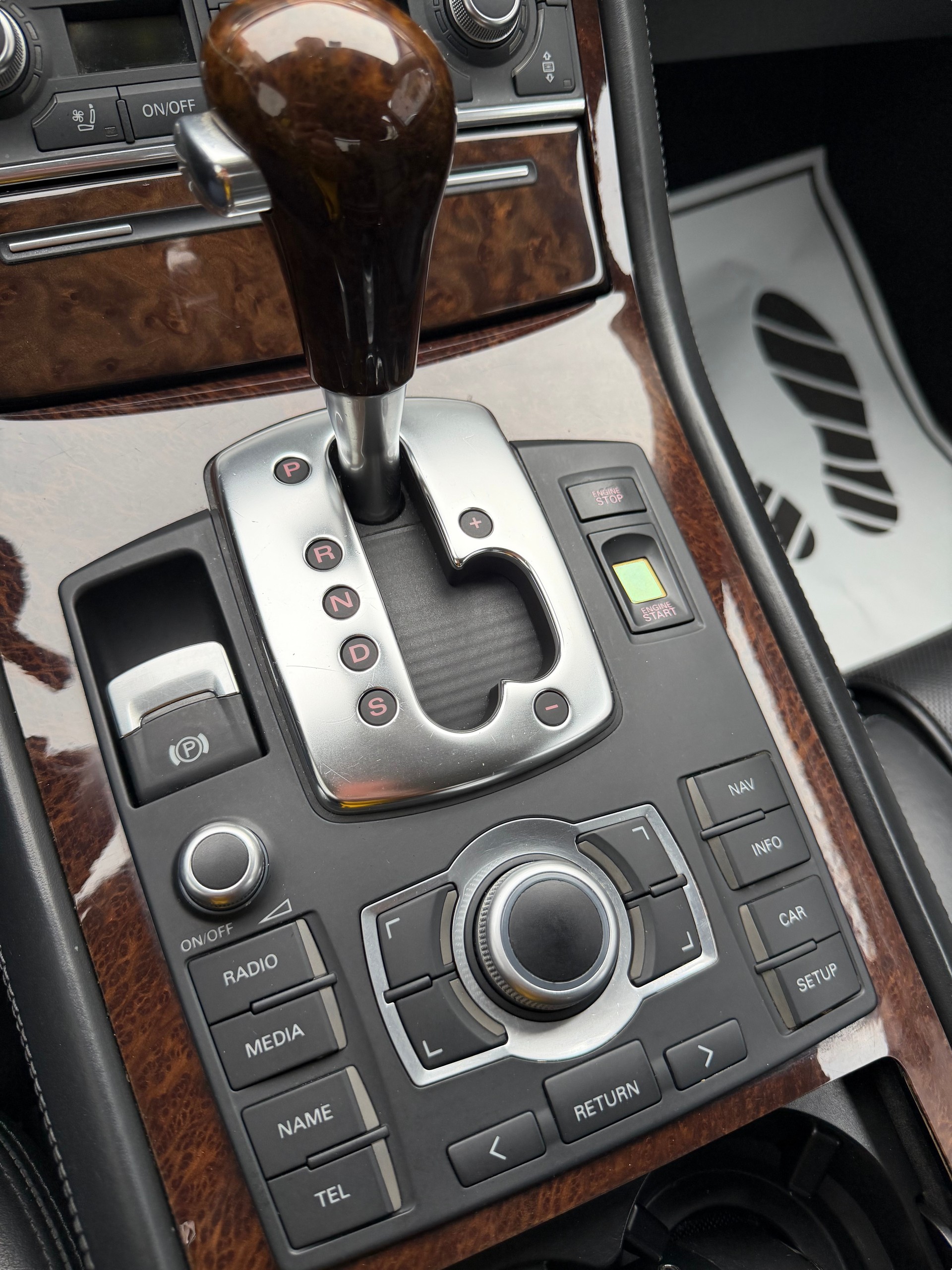 AUDI A8 L 3.0 TDI Quattro Langversion-image-8