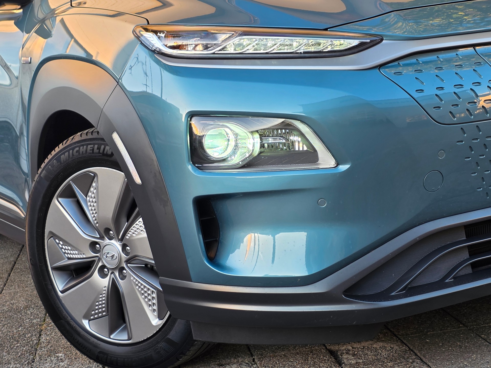 HYUNDAI Kona EV Vertex // BATT-ZERTIFIKAT -HEAD UP DISPLAY- BELÜFTETE SITZE- KAMERA- ASSISTENZ PAKET -GARANTIE BIS 08.2028-image-4