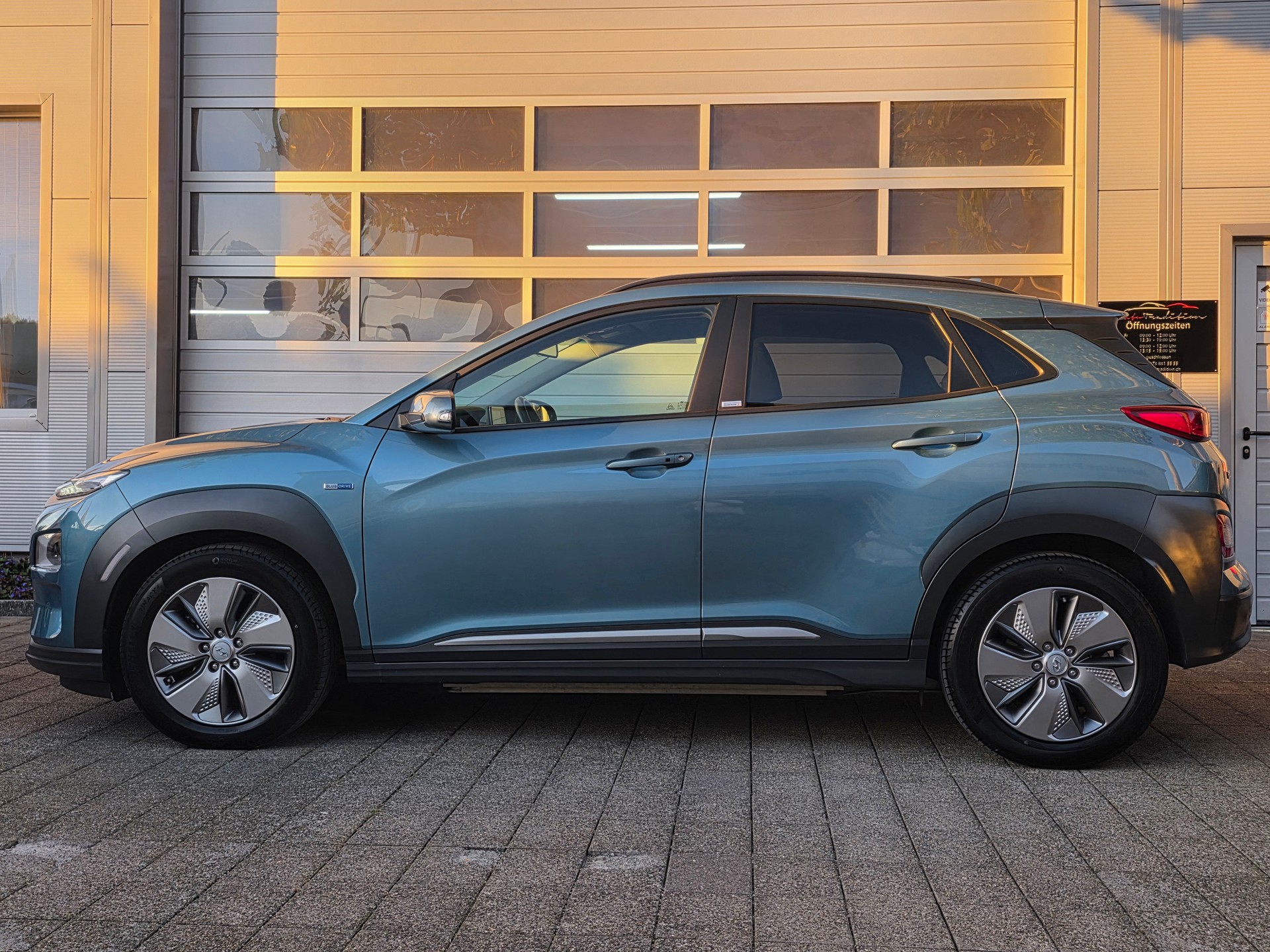 HYUNDAI Kona EV Vertex // BATT-ZERTIFIKAT -HEAD UP DISPLAY- BELÜFTETE SITZE- KAMERA- ASSISTENZ PAKET -GARANTIE BIS 08.2028-image-2