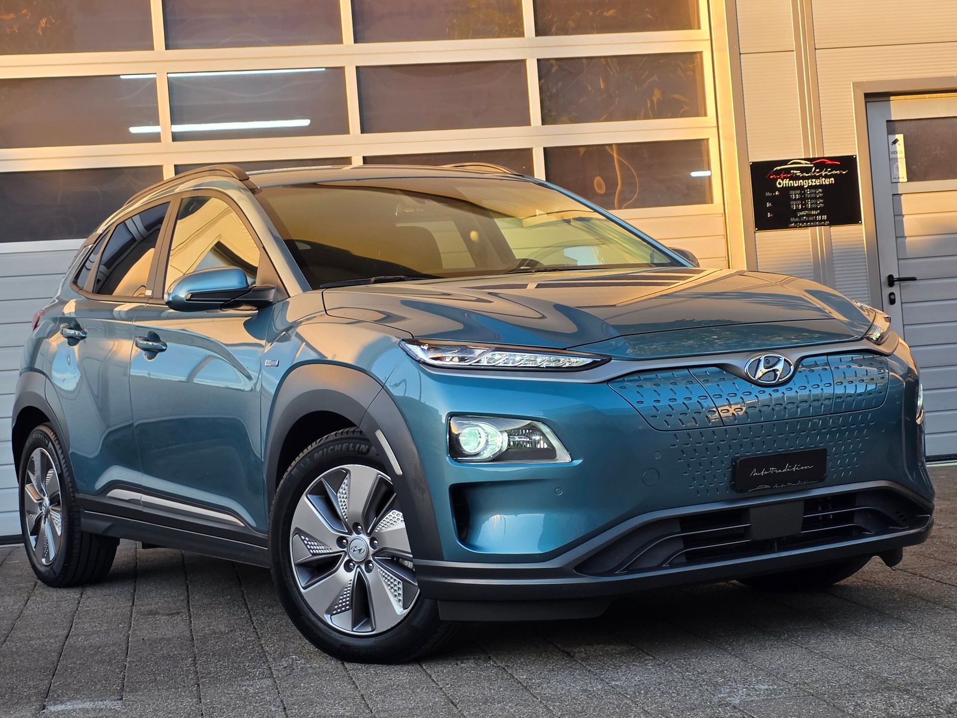HYUNDAI Kona EV Vertex // BATT-ZERTIFIKAT -HEAD UP DISPLAY- BELÜFTETE SITZE- KAMERA- ASSISTENZ PAKET -GARANTIE BIS 08.2028-image-0