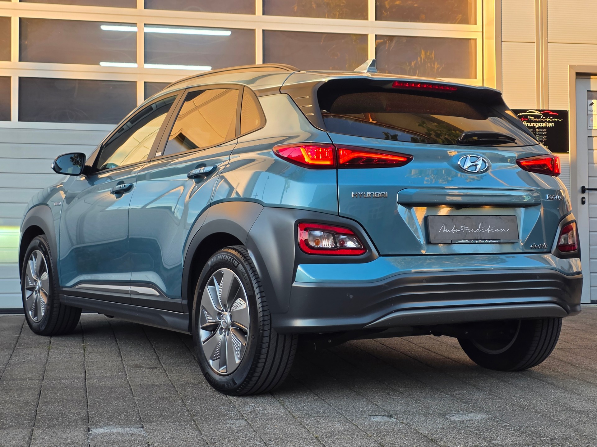 HYUNDAI Kona EV Vertex // BATT-ZERTIFIKAT -HEAD UP DISPLAY- BELÜFTETE SITZE- KAMERA- ASSISTENZ PAKET -GARANTIE BIS 08.2028-image-3