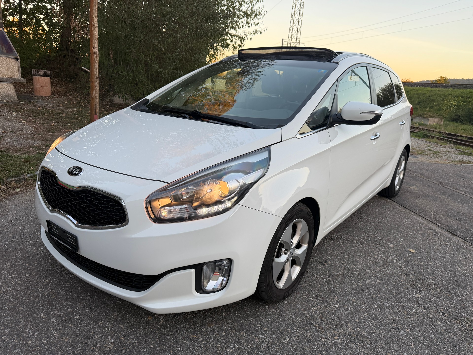 KIA Carens 1.7 CRDi Swiss Eco Edition DCT-image-0