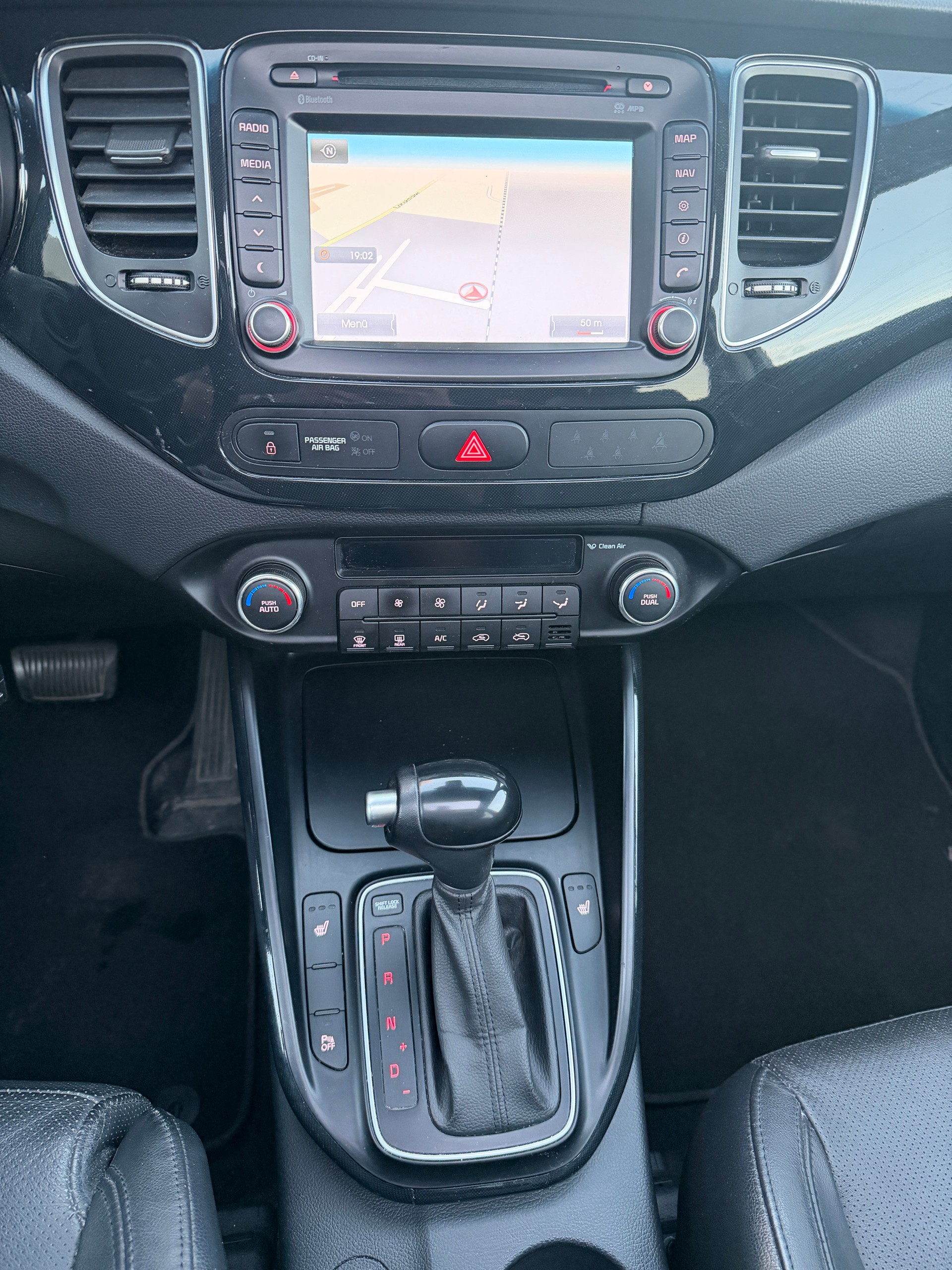 KIA Carens 1.7 CRDi Swiss Eco Edition DCT-image-10
