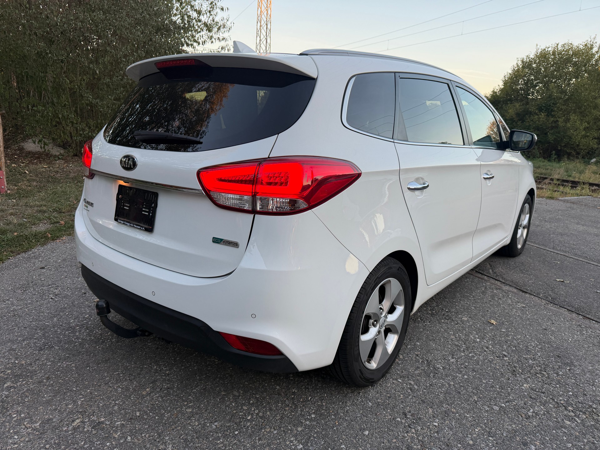 KIA Carens 1.7 CRDi Swiss Eco Edition DCT-image-4