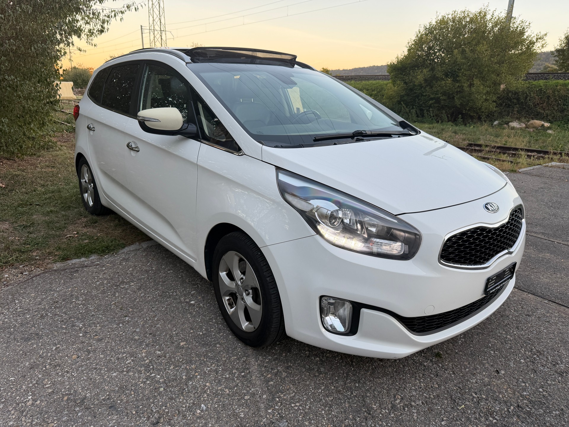 KIA Carens 1.7 CRDi Swiss Eco Edition DCT-image-2