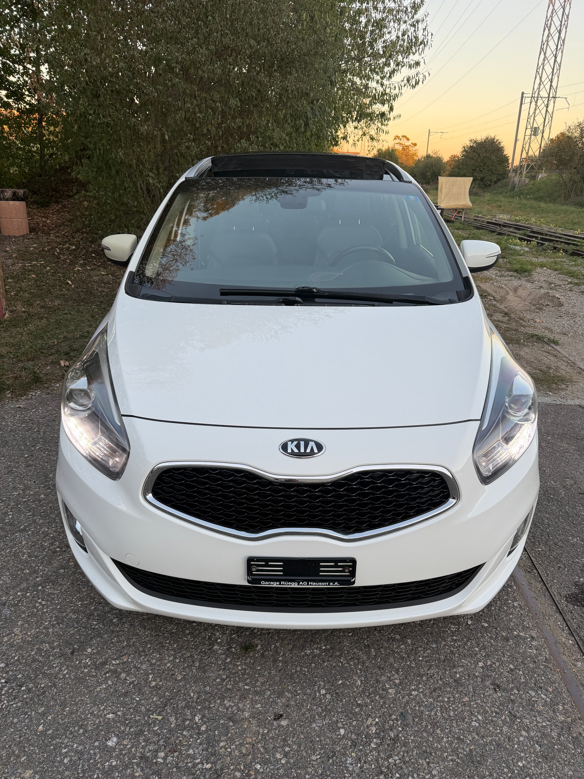 KIA Carens 1.7 CRDi Swiss Eco Edition DCT-image-1