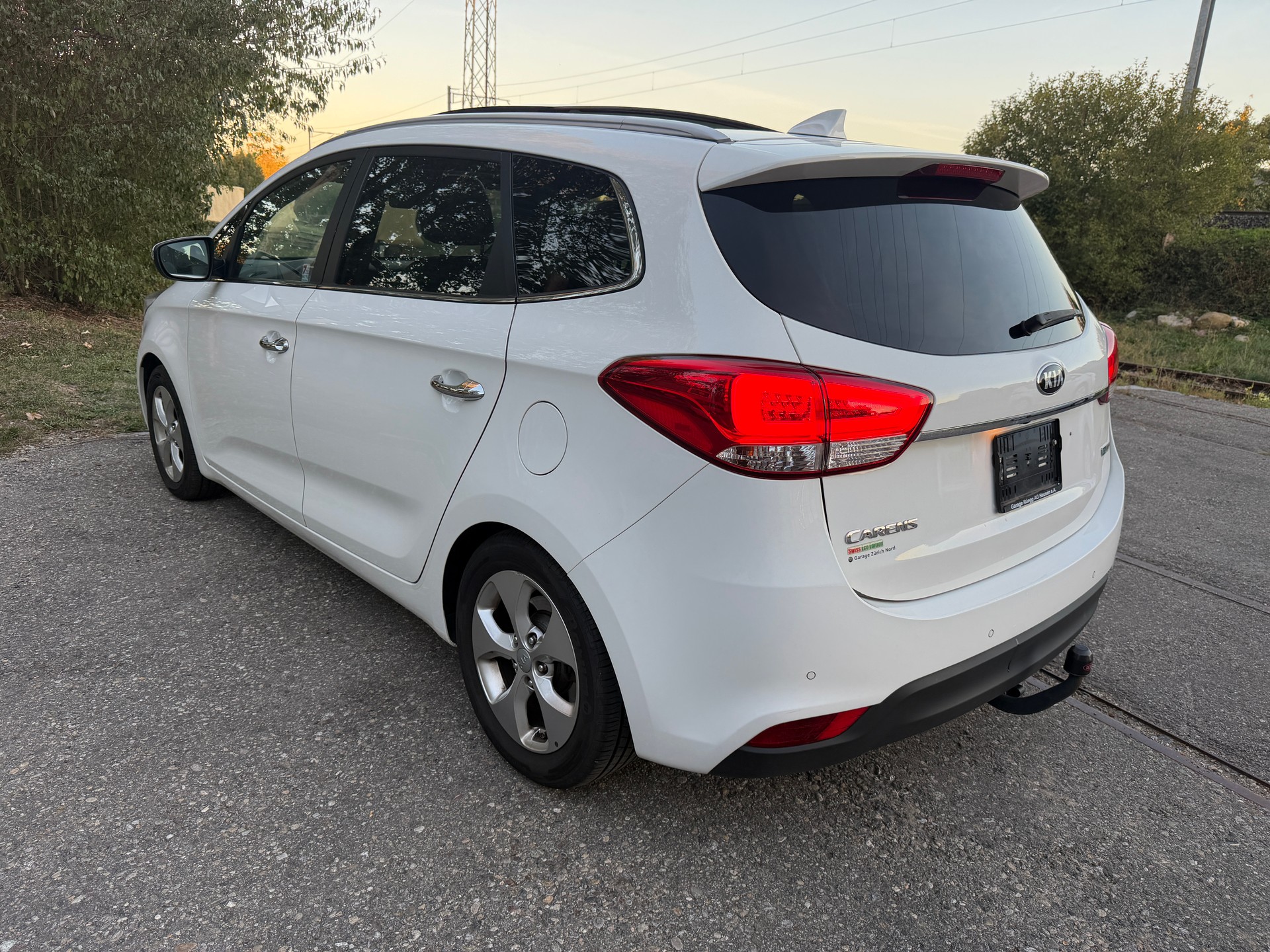KIA Carens 1.7 CRDi Swiss Eco Edition DCT-image-6