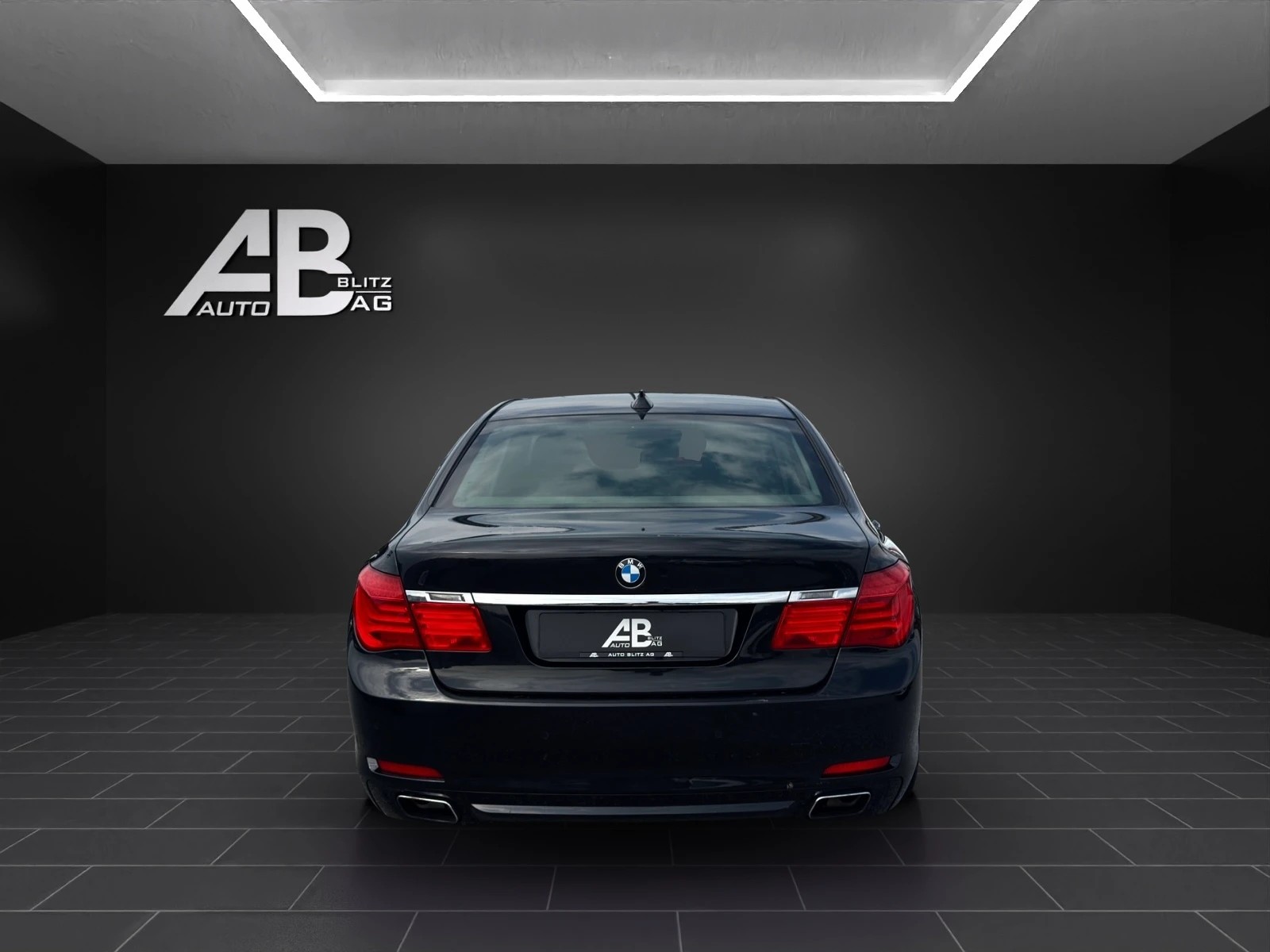 BMW 750i xDrive-image-3