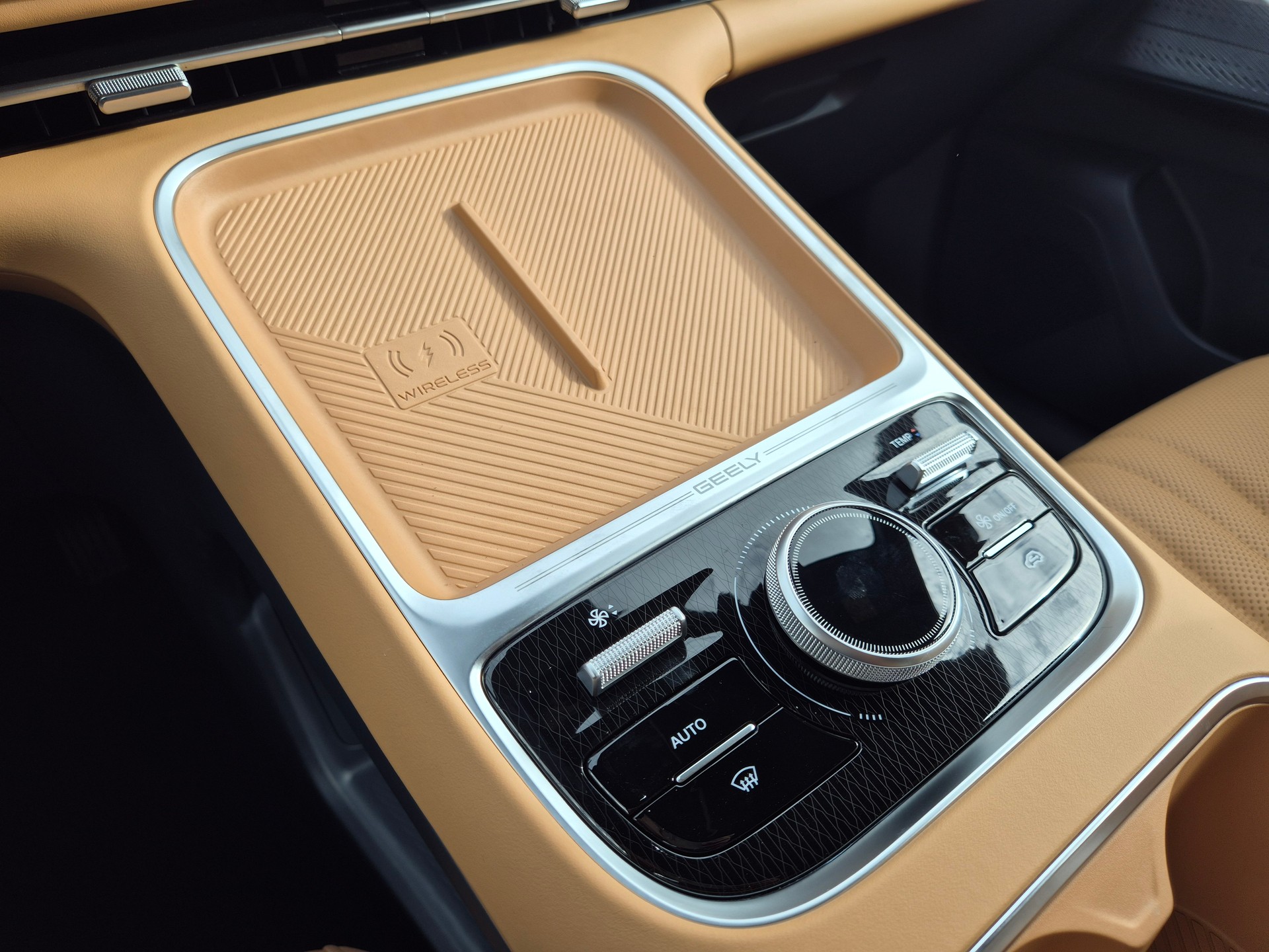 GEELY STARRAY EM-i Max Plug in Hybrid 29.8kW Akku-image-20