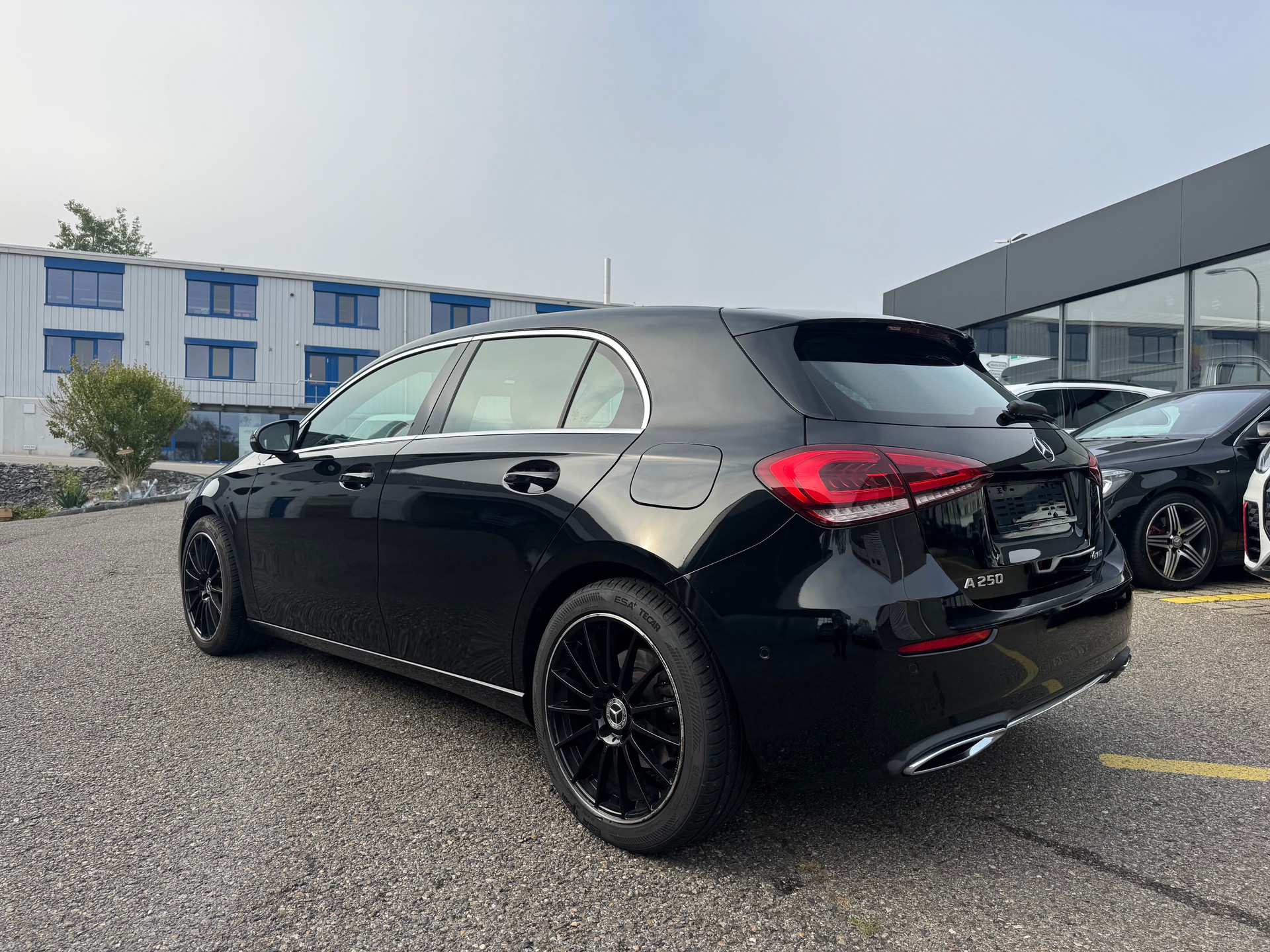 MERCEDES-BENZ A 250 4Matic Progressive 7G-DCT-image-2