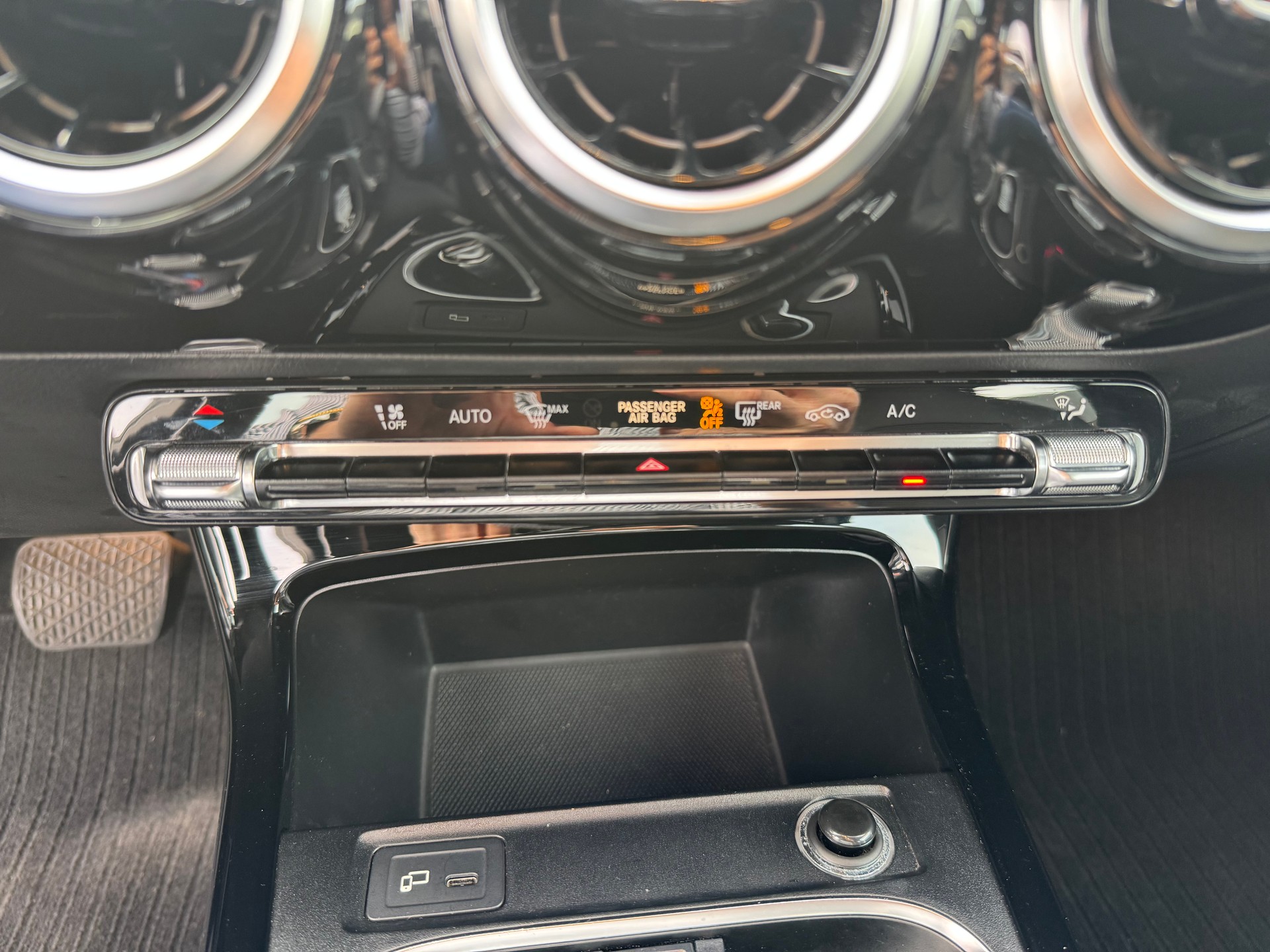 MERCEDES-BENZ A 250 4Matic Progressive 7G-DCT-image-19