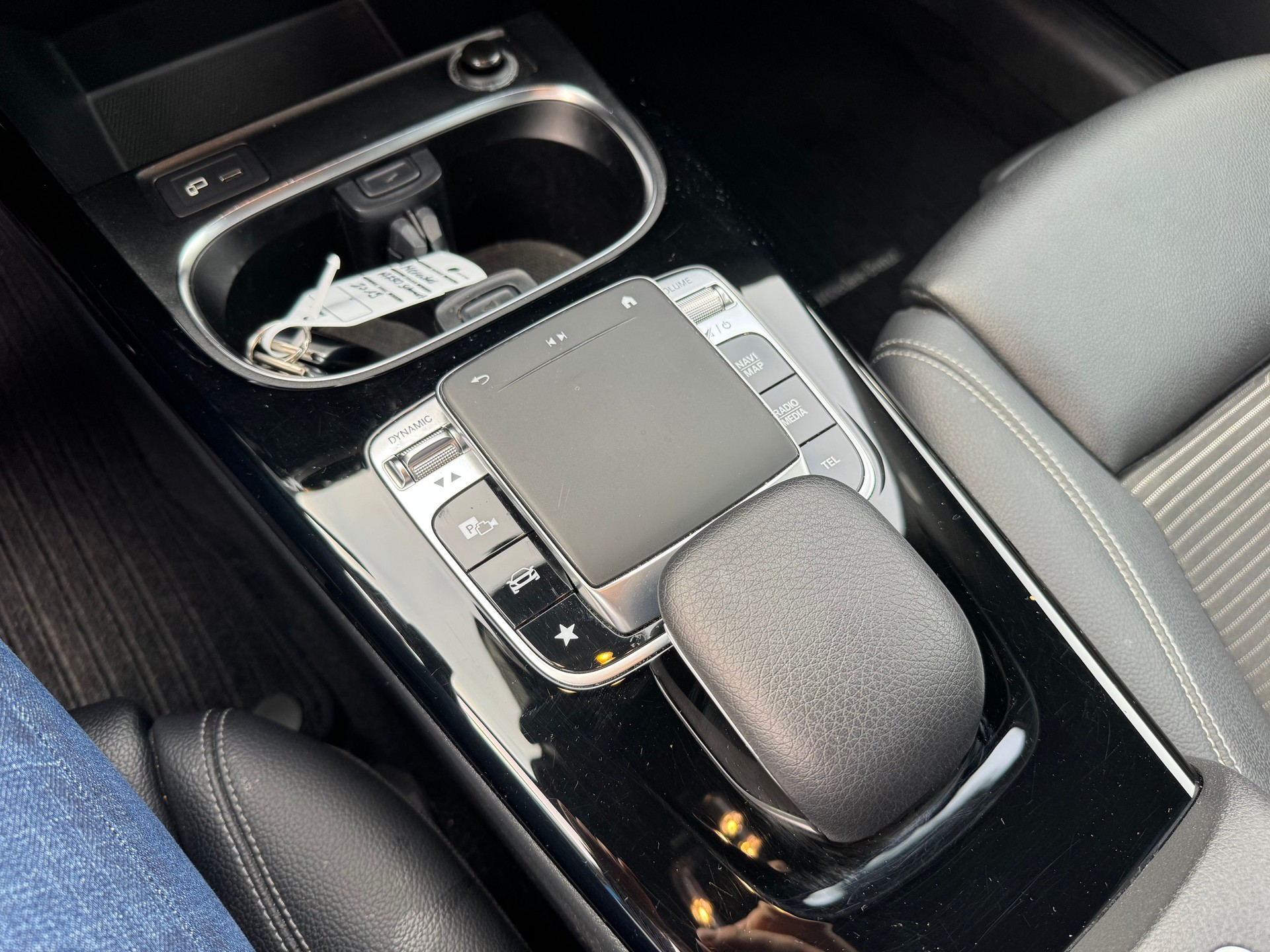 MERCEDES-BENZ A 250 4Matic Progressive 7G-DCT-image-25