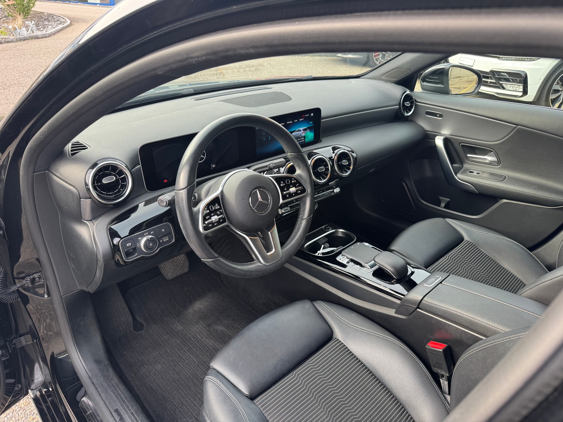 MERCEDES-BENZ A 250 4Matic Progressive 7G-DCT-image-9