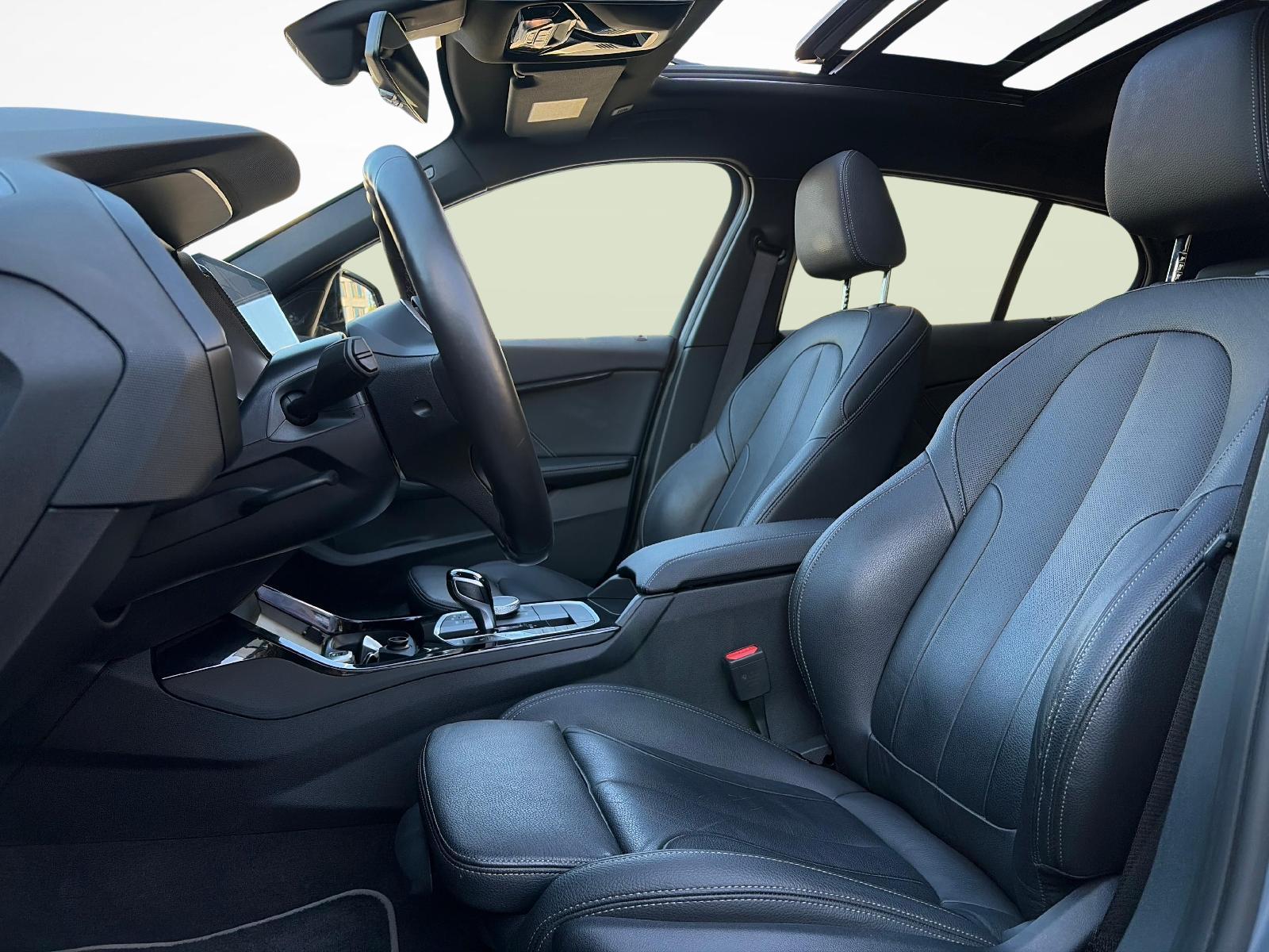 BMW 118i Sport Line Steptronic-image-9