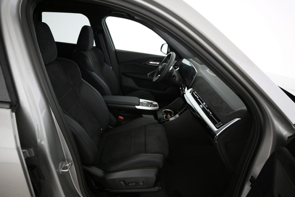 BMW X1 23i xDrive-image-11