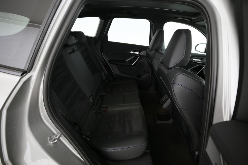 BMW X1 23i xDrive-image-12