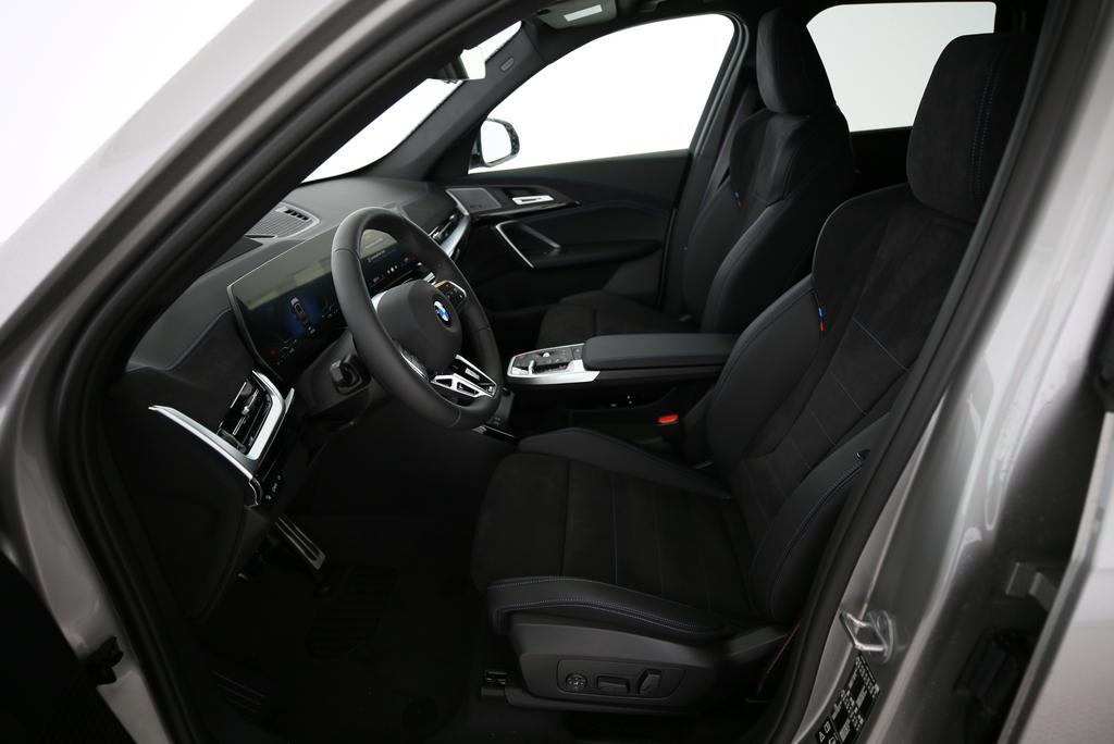 BMW X1 23i xDrive-image-10