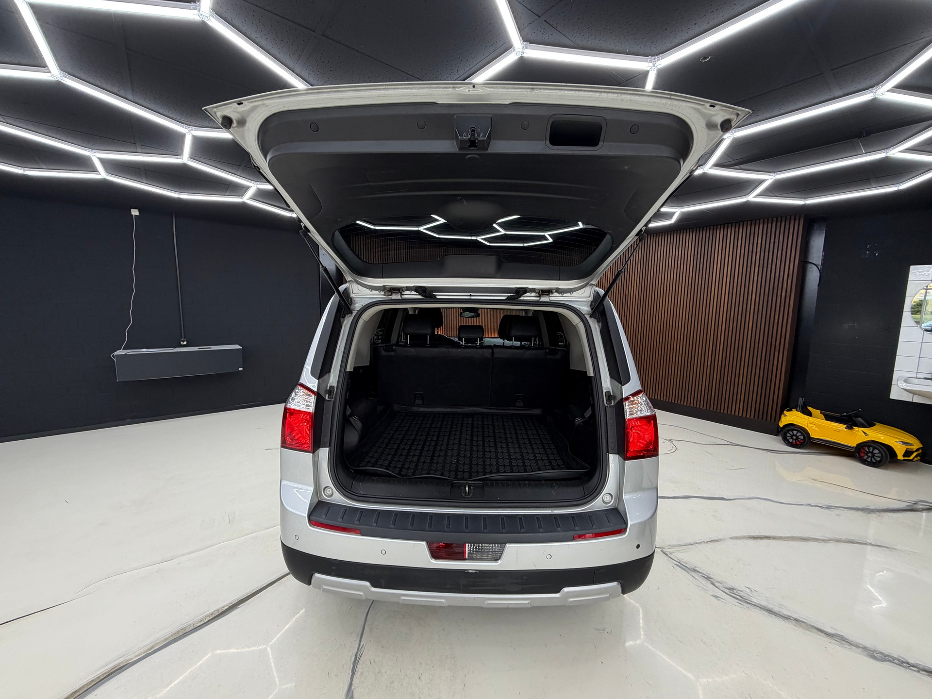 CHEVROLET Orlando 2.0 VCDi LTZ Automatic 7 Sitzer-image-15