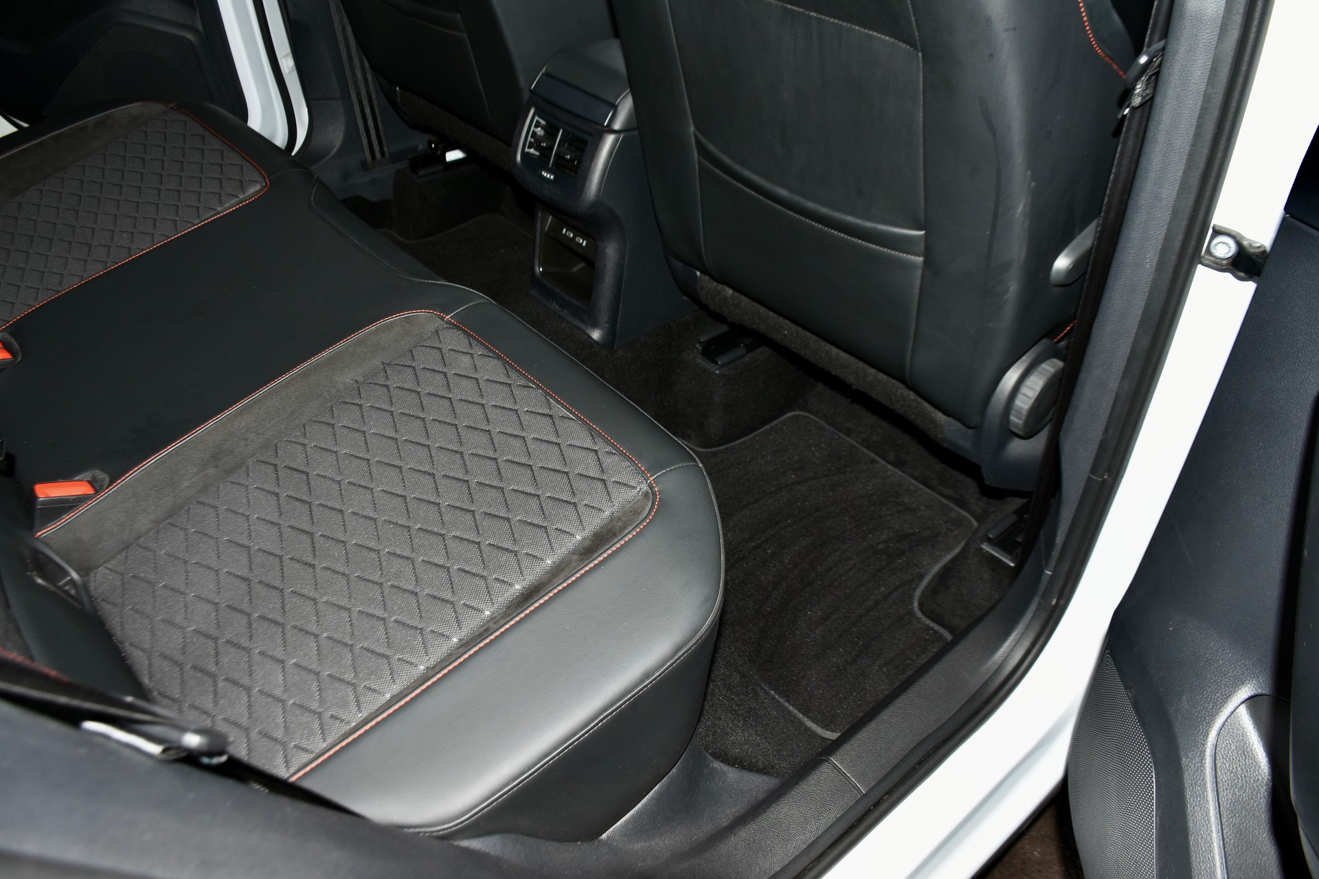 SEAT Ateca 2.0 TSI Hola FR 4Drive DSG-image-5