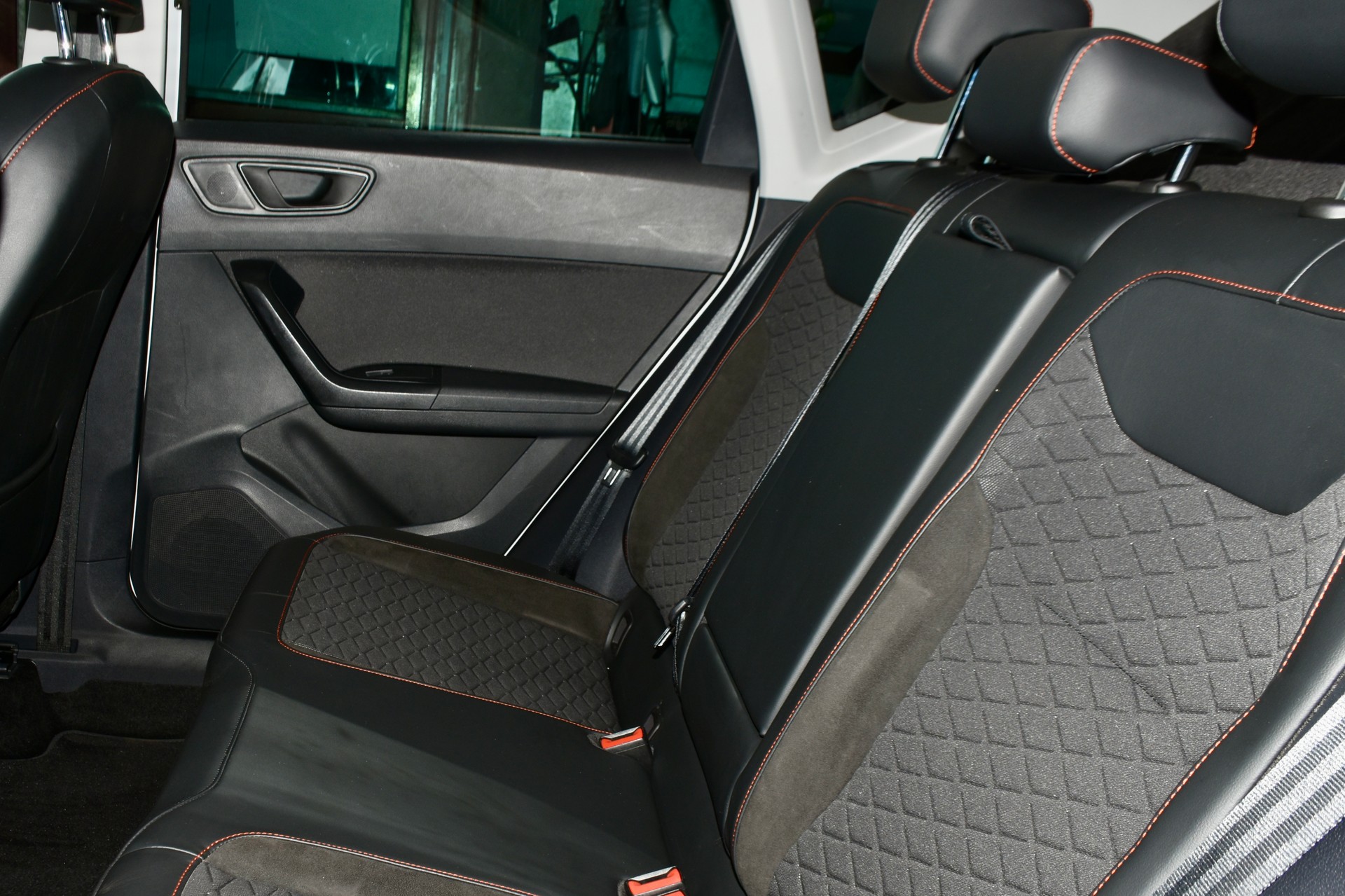 SEAT Ateca 2.0 TSI Hola FR 4Drive DSG-image-6