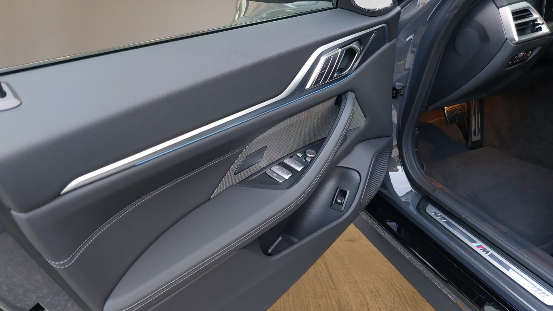 BMW i4 xDrive 40 M Sport Pro-image-14