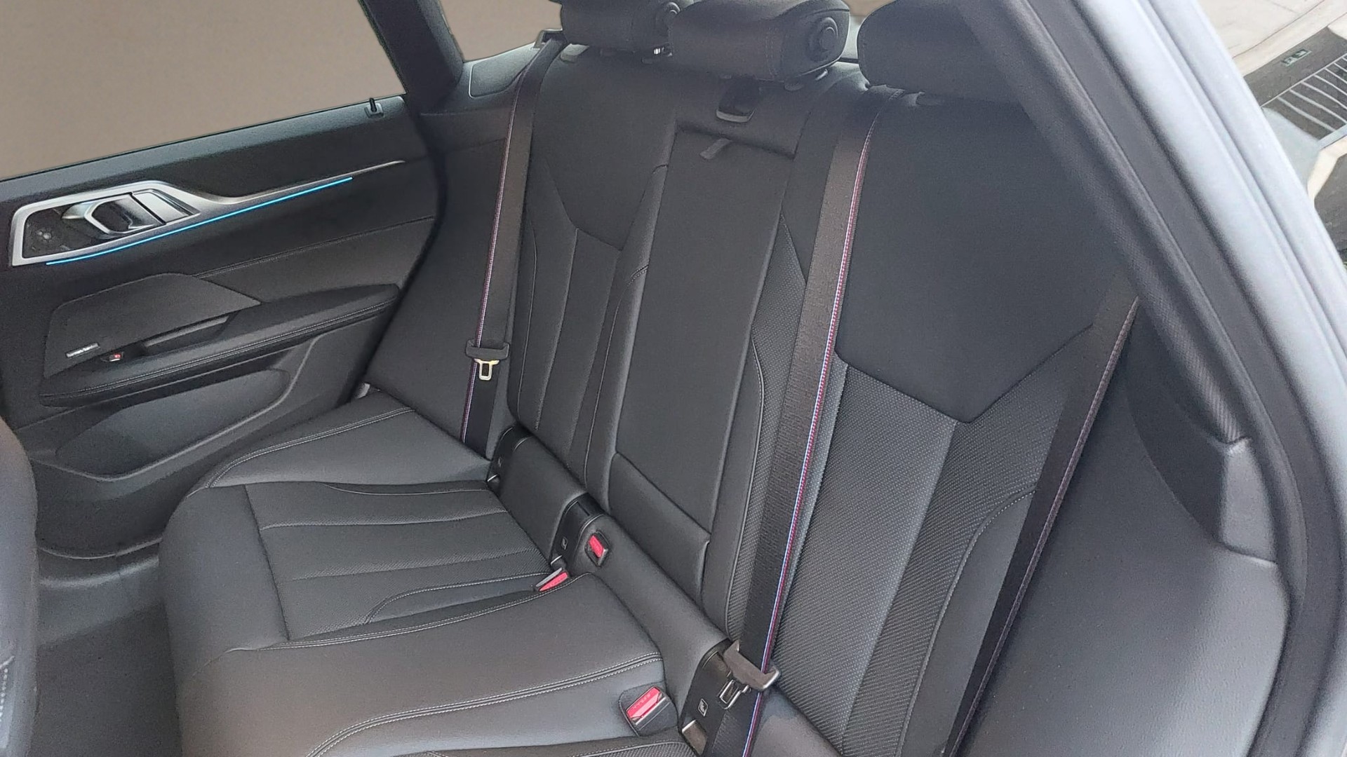 BMW i4 xDrive 40 M Sport Pro-image-16