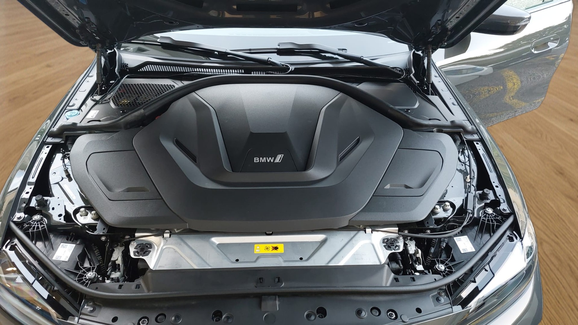 BMW i4 xDrive 40 M Sport Pro-image-18