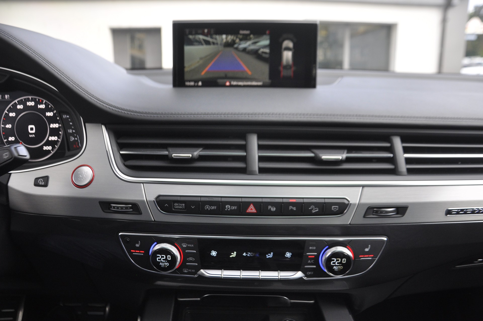 AUDI SQ7 4.0 TDI quattro tiptronic I 7 Plätze I Anhängerkupplung I Standheizung-image-10