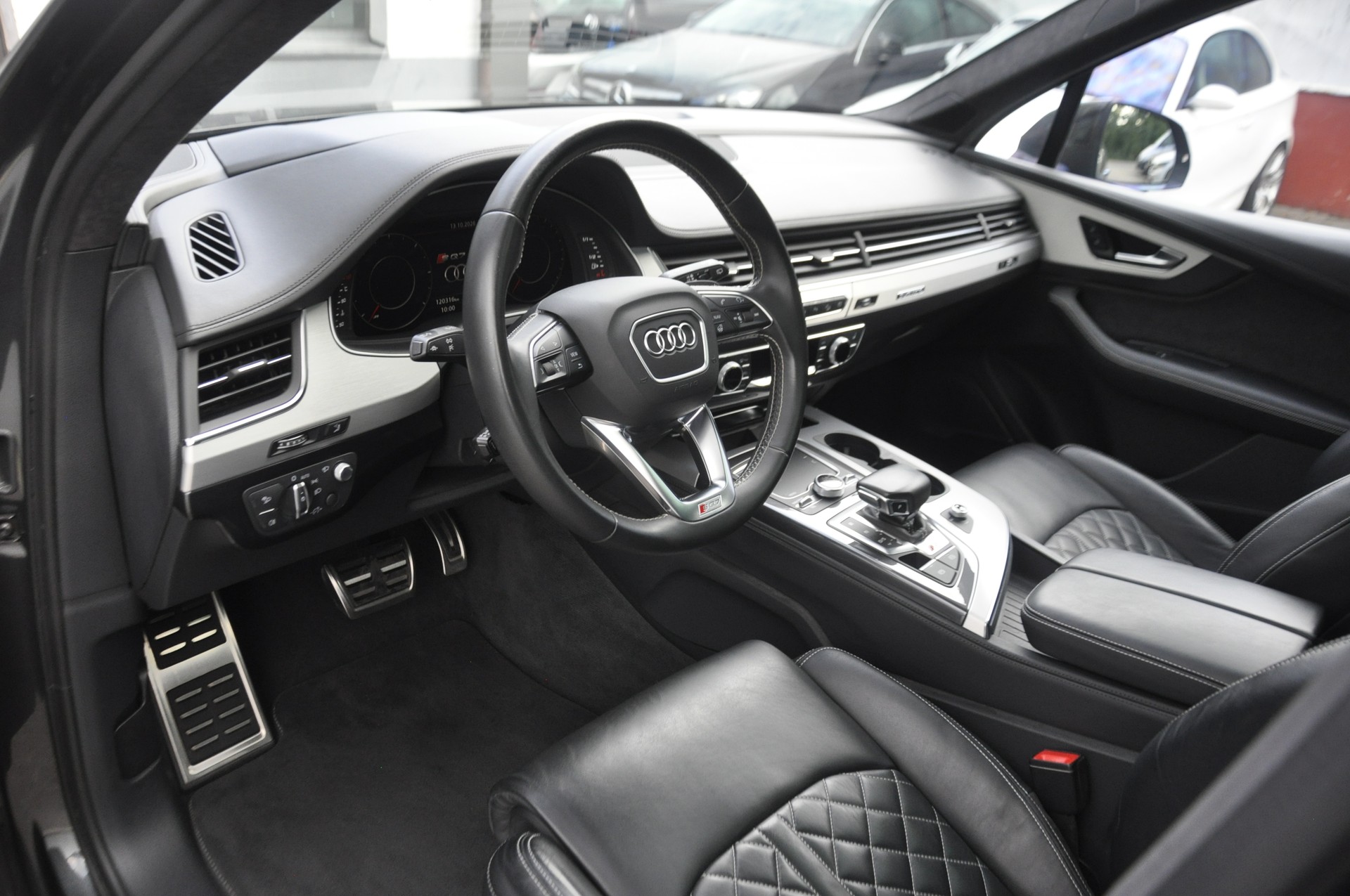 AUDI SQ7 4.0 TDI quattro tiptronic I 7 Plätze I Anhängerkupplung I Standheizung-image-5