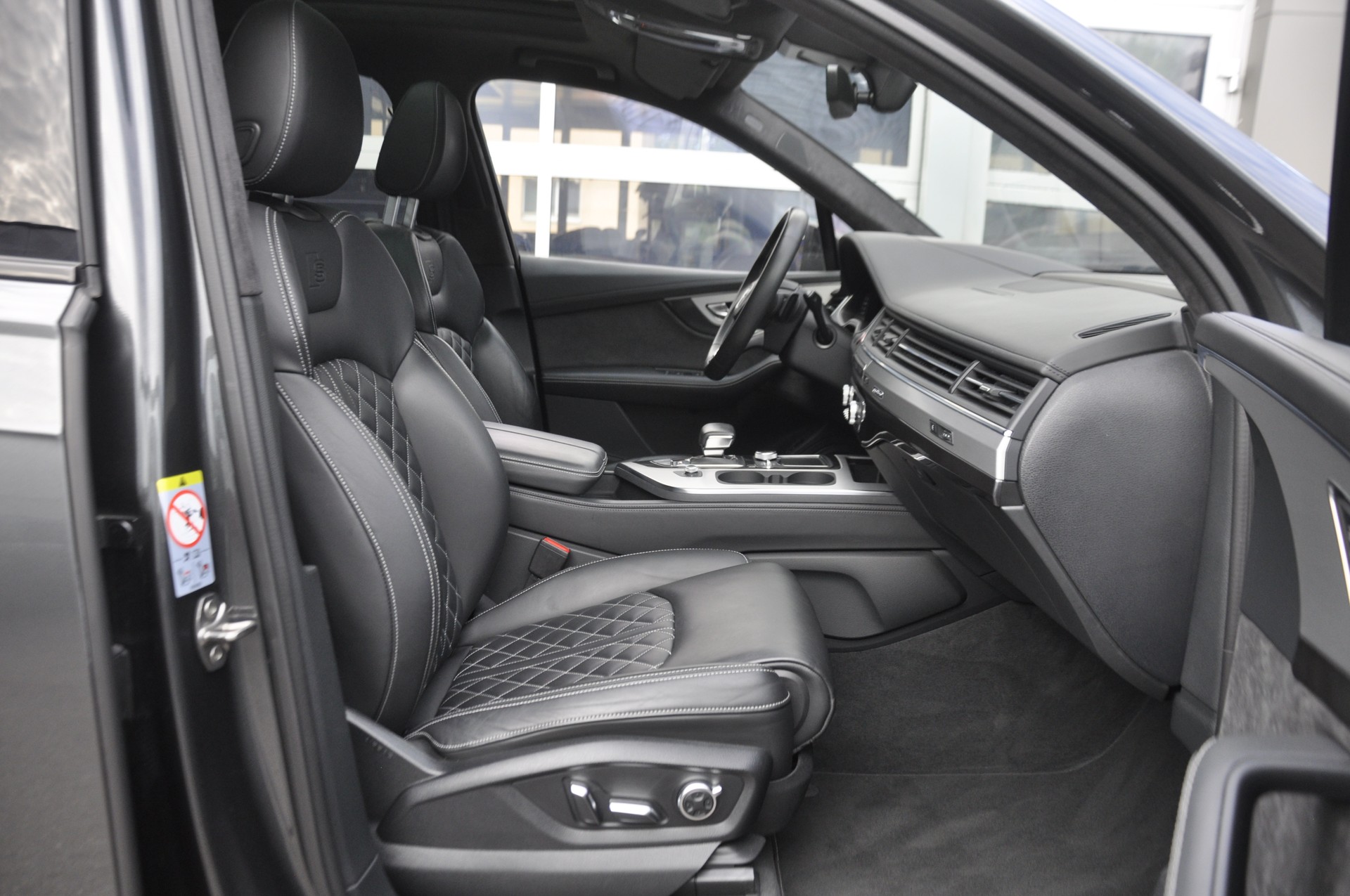AUDI SQ7 4.0 TDI quattro tiptronic I 7 Plätze I Anhängerkupplung I Standheizung-image-7