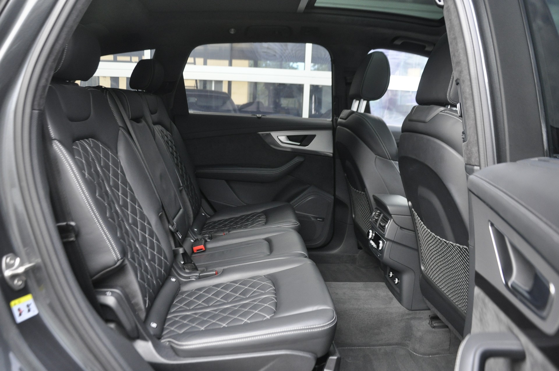AUDI SQ7 4.0 TDI quattro tiptronic I 7 Plätze I Anhängerkupplung I Standheizung-image-8