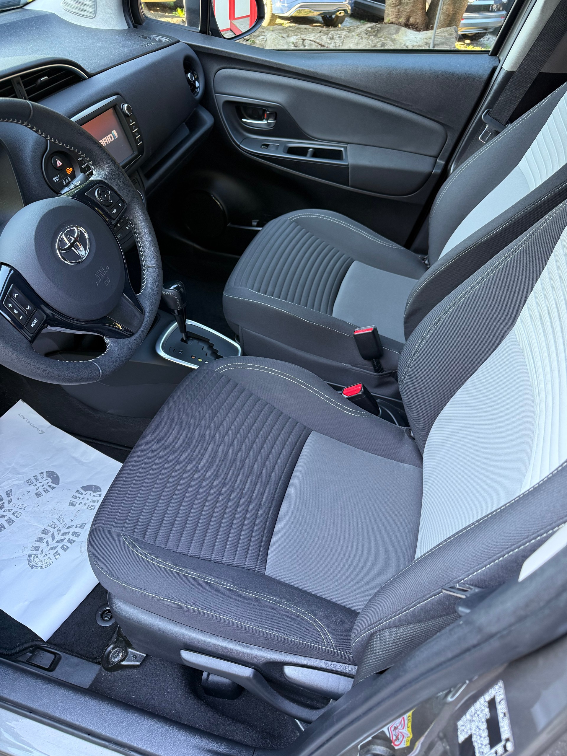 TOYOTA Yaris 1.5 VVT-i Hybrid Trend e-CVT-image-4