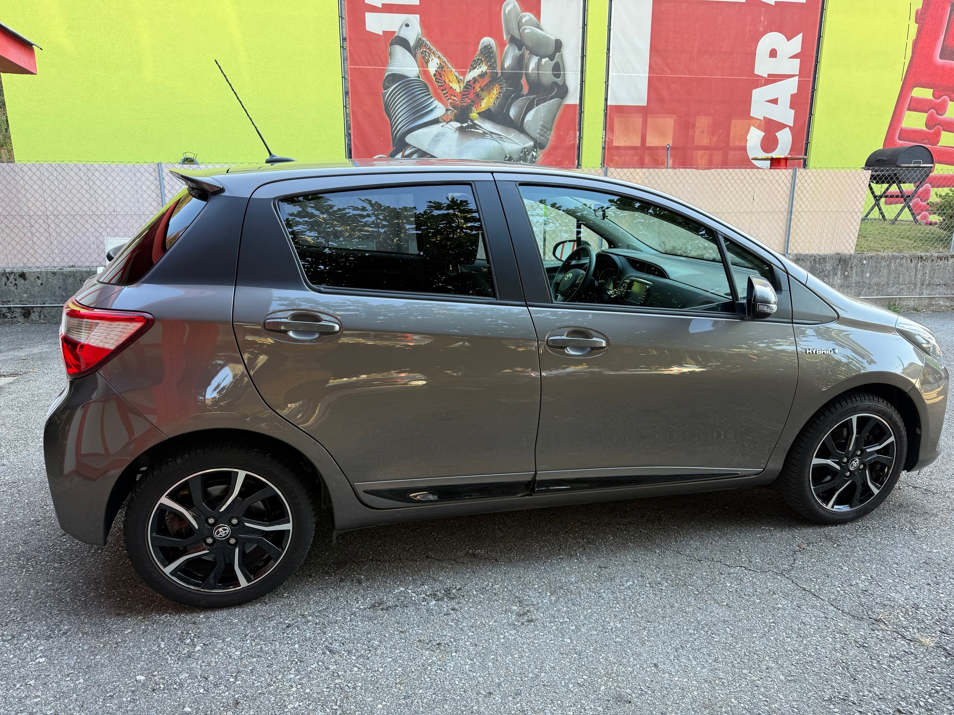 TOYOTA Yaris 1.5 VVT-i Hybrid Trend e-CVT-image-2