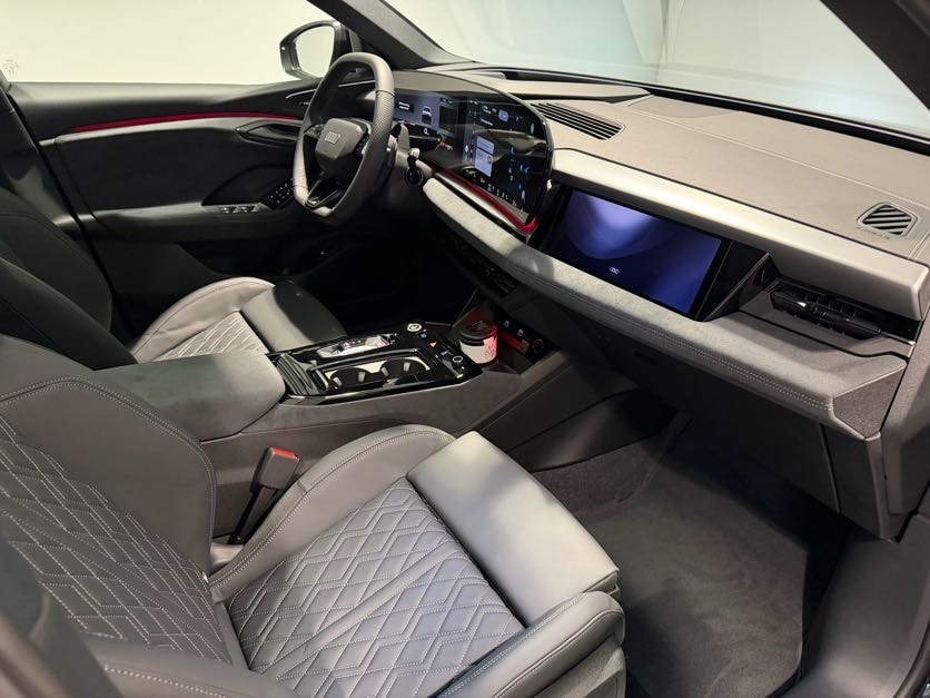 AUDI Q6 e-tron quattro-image-10