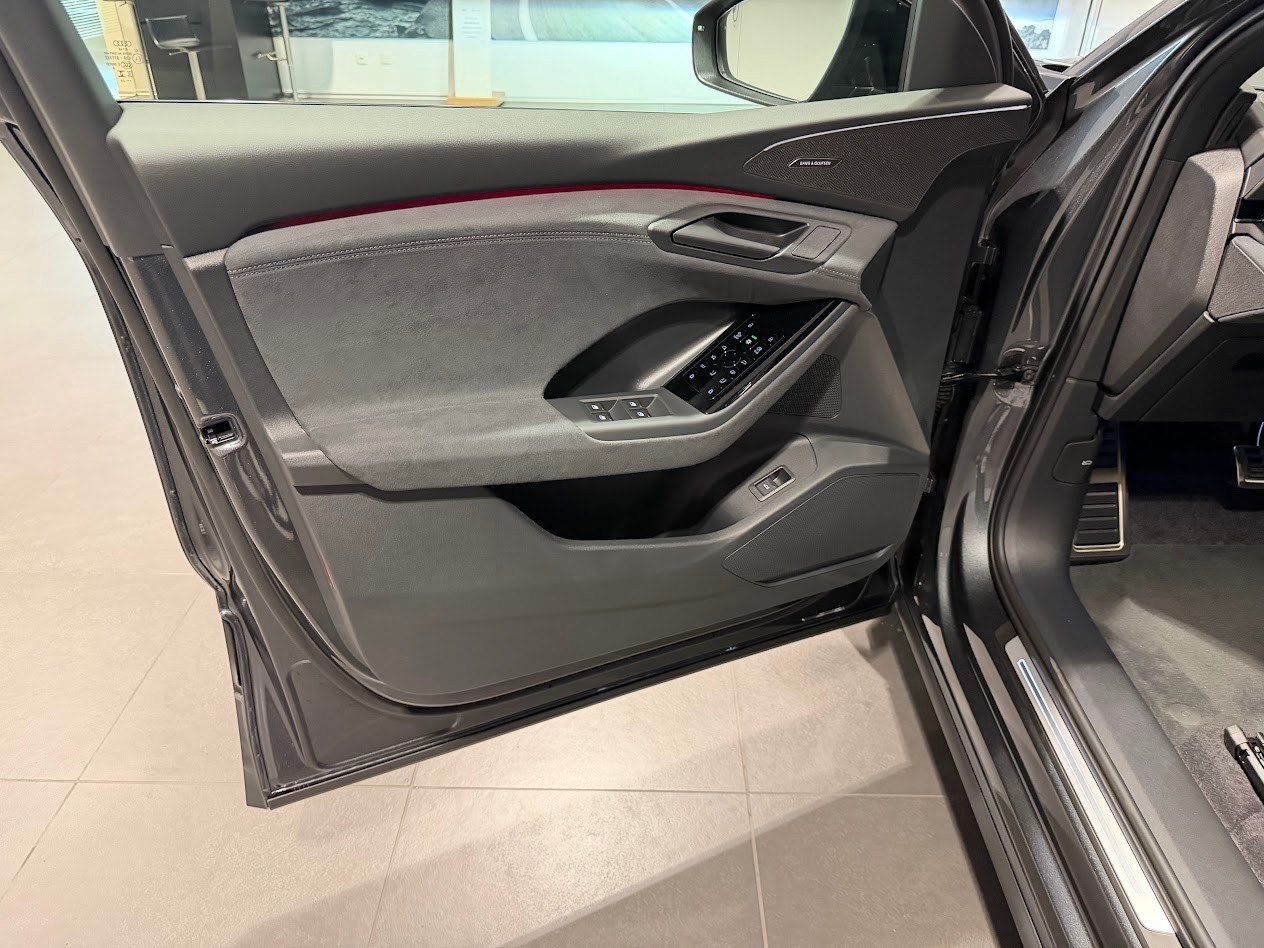 AUDI Q6 e-tron quattro-image-2