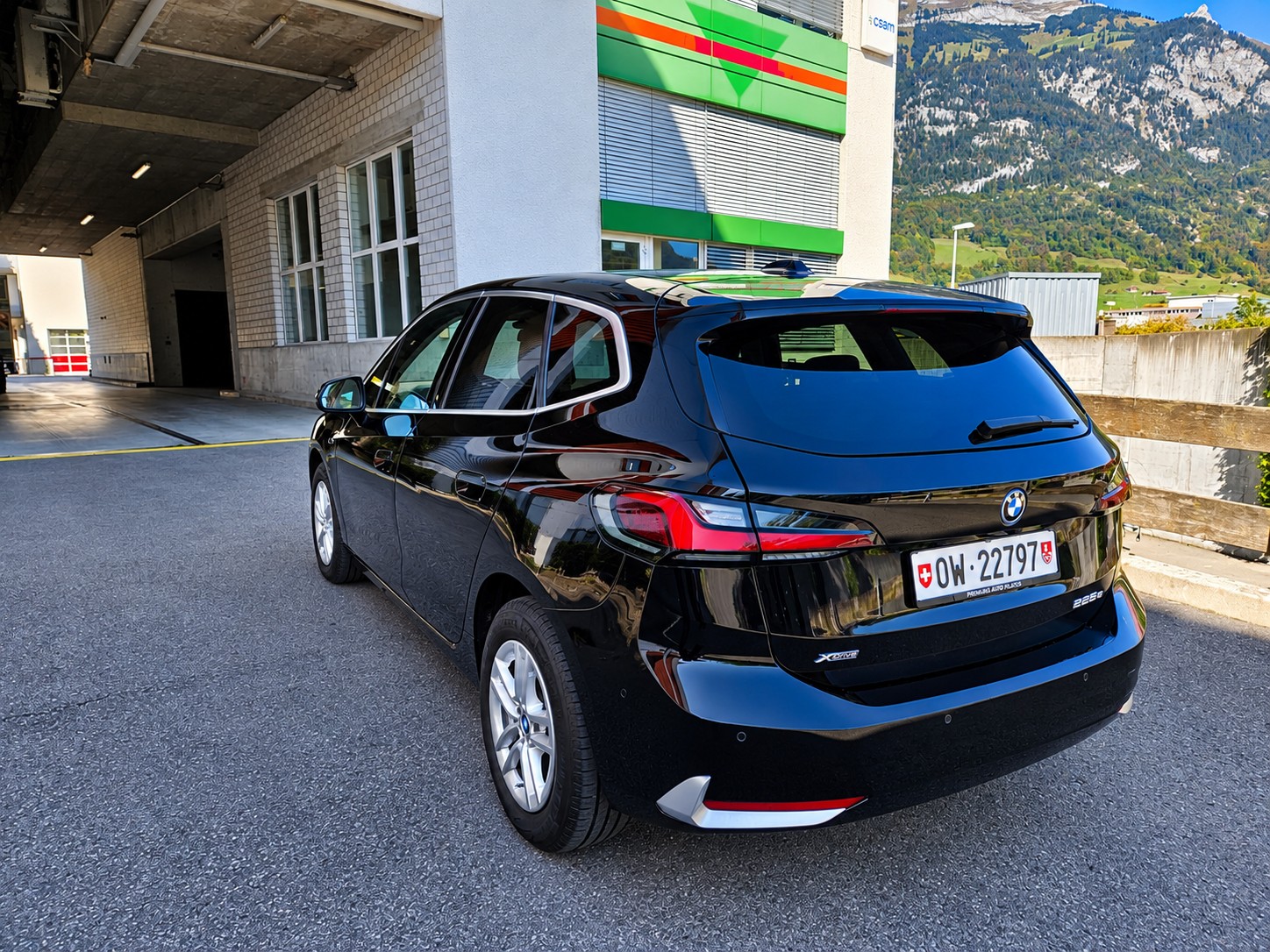 BMW 225e xDrive Active Tourer-image-2