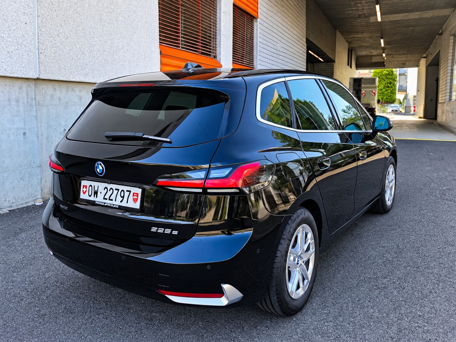 BMW 225e xDrive Active Tourer-image-3