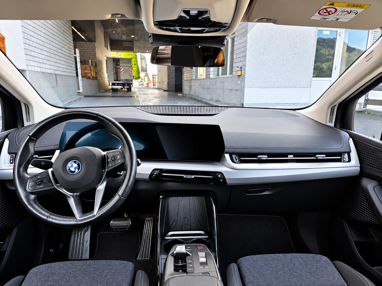 BMW 225e xDrive Active Tourer-image-4