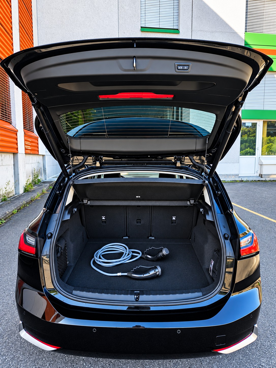 BMW 225e xDrive Active Tourer-image-7