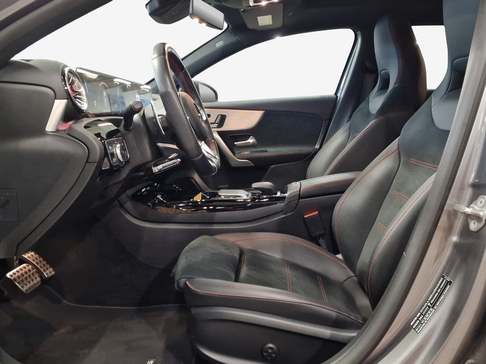 MERCEDES-BENZ A 35 AMG 4Matic Speedshift-image-7