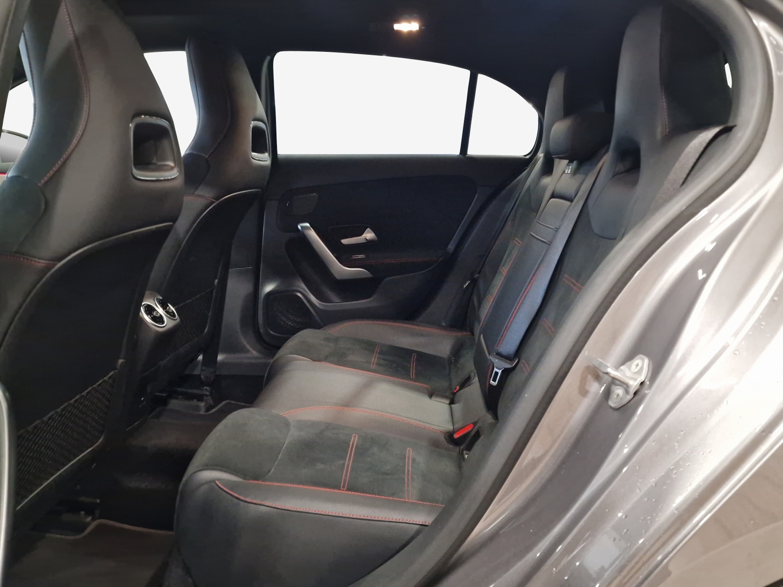 MERCEDES-BENZ A 35 AMG 4Matic Speedshift-image-11