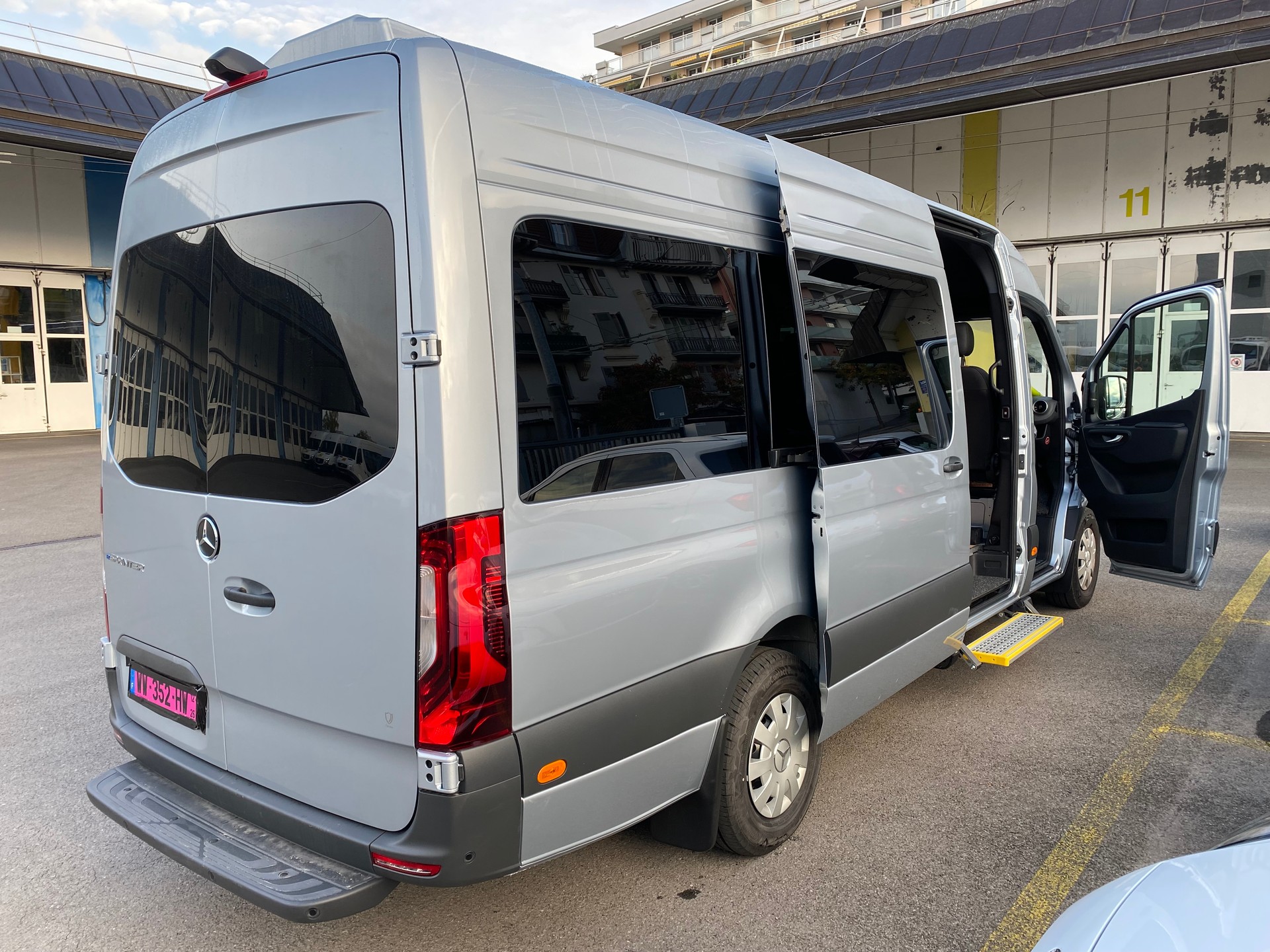 MERCEDES-BENZ 17PL 420 ESprinter 113Kw-image-0