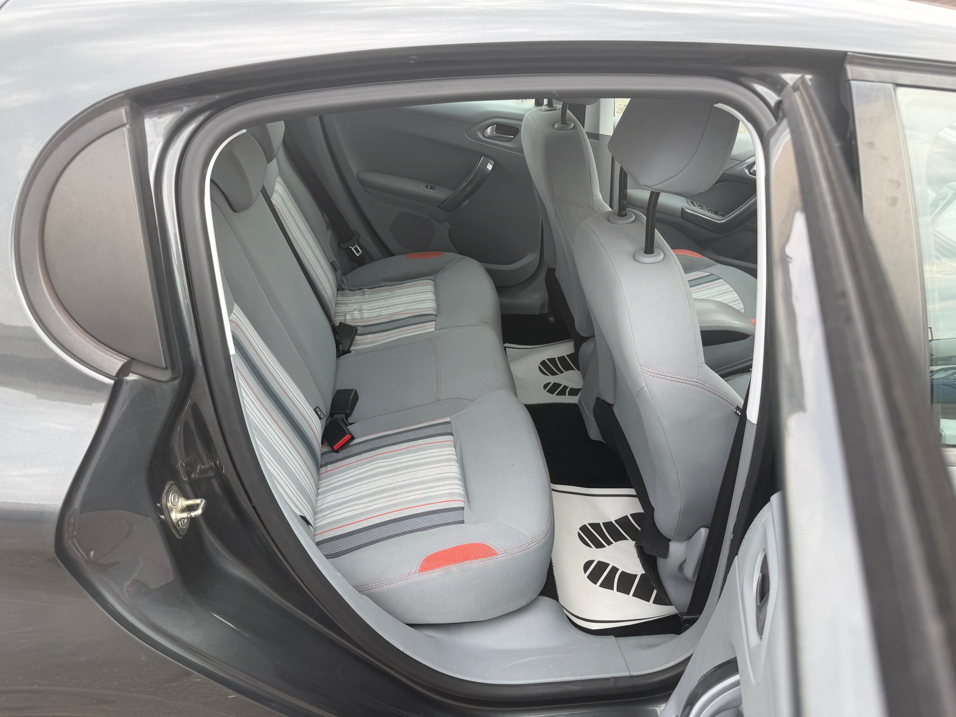 PEUGEOT 208 1.2 VTI Active-image-8
