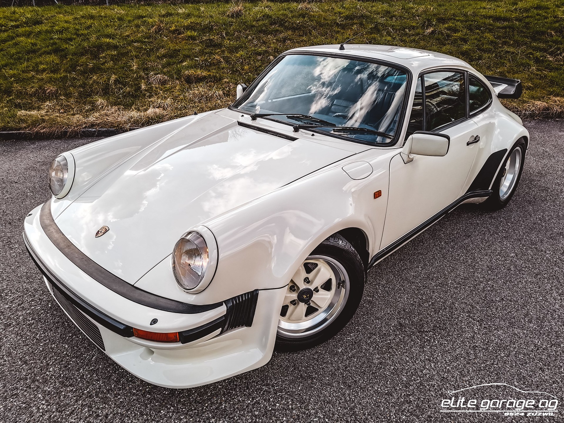 PORSCHE 911 Turbo-image-3
