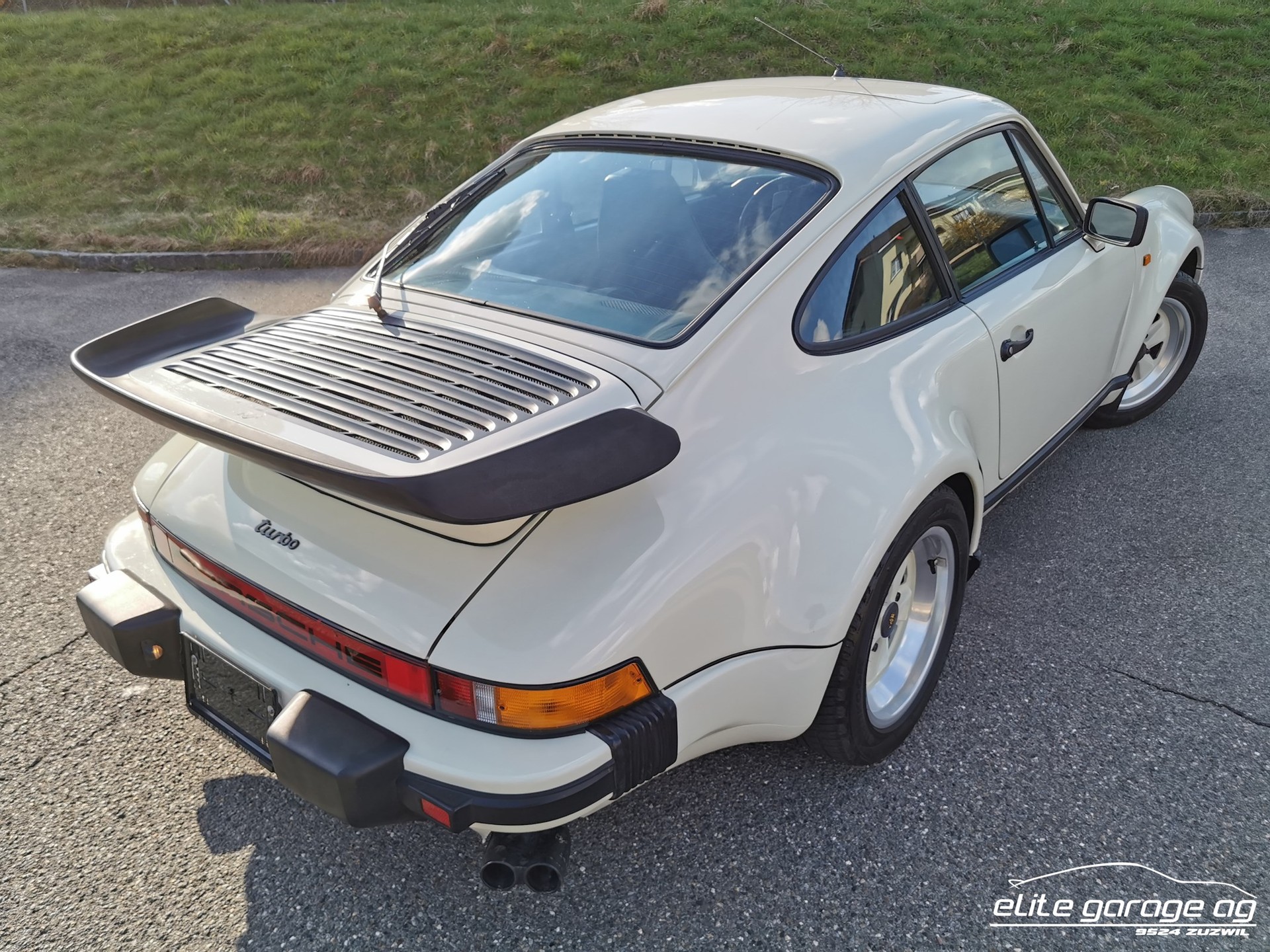 PORSCHE 911 Turbo-image-5