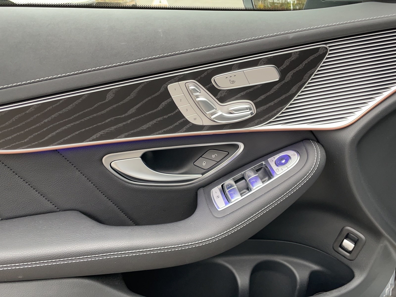 MERCEDES-BENZ EQC 400 AMG Line 4Matic-image-10
