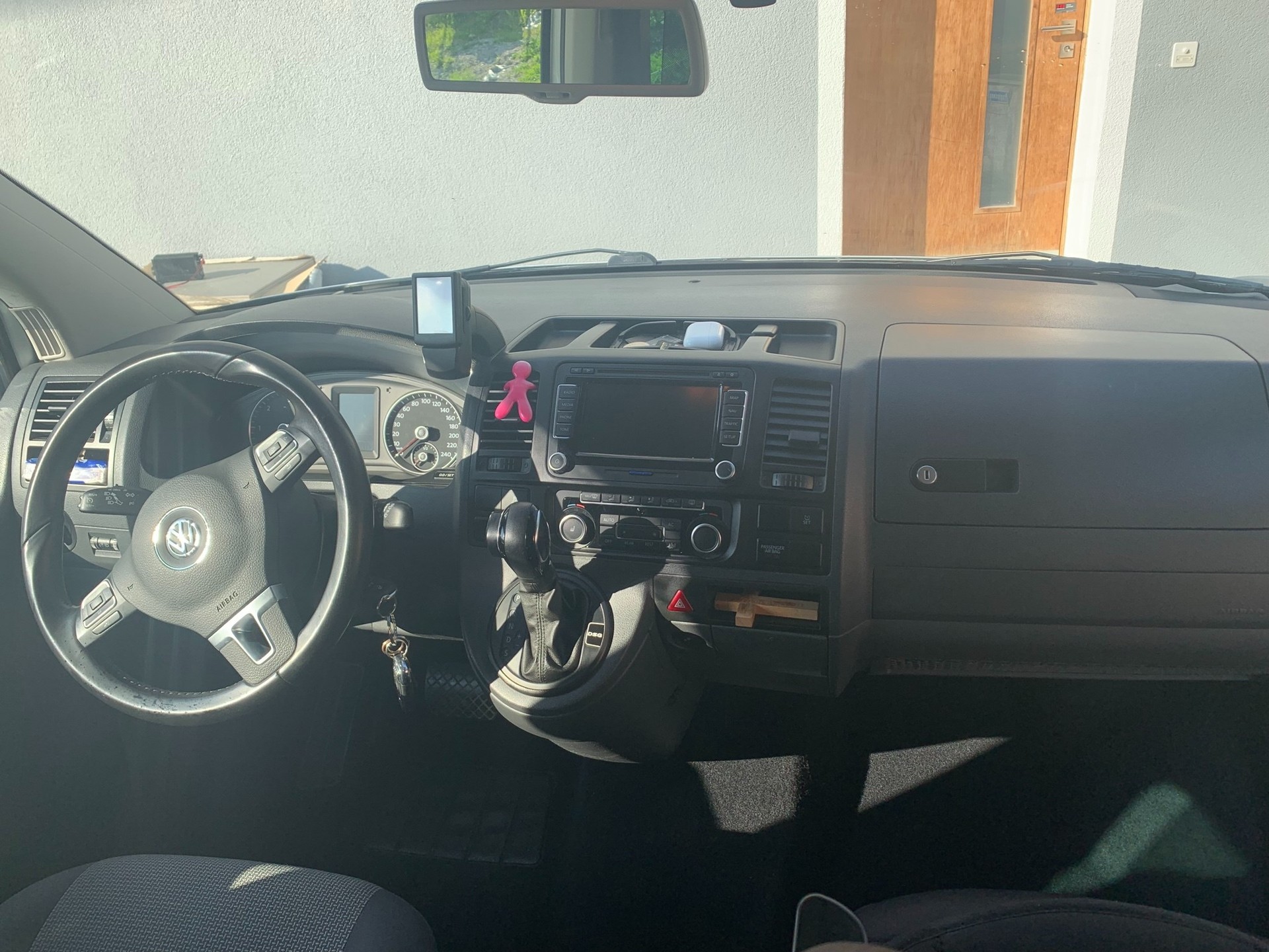 VW T5 Caravelle Trendline 2.0 bitdi, Langversion, Standheizung, AHK, 8 Plätze-image-1