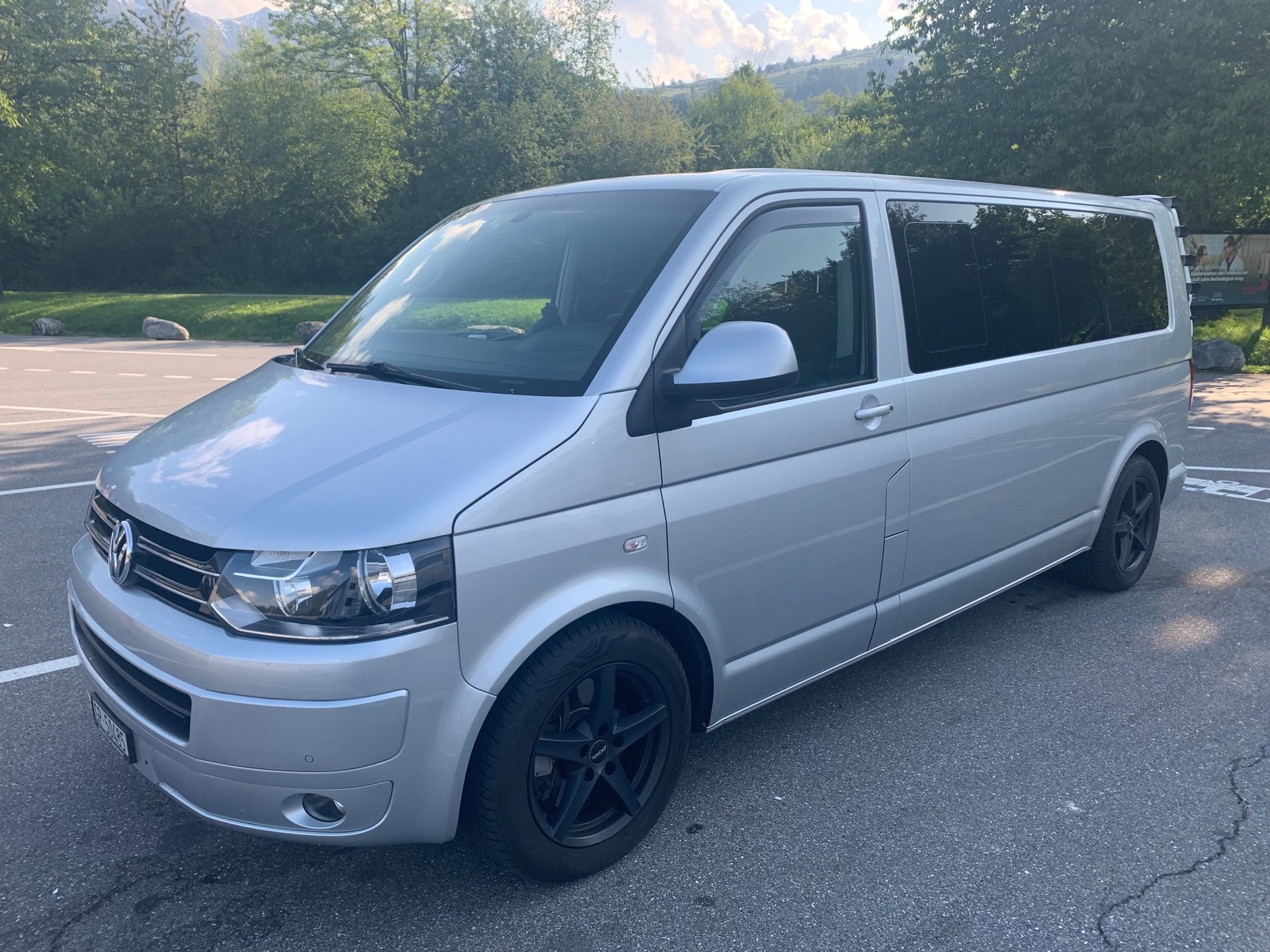 VW T5 Caravelle Trendline 2.0 bitdi, Langversion, Standheizung, AHK, 8 Plätze-image-2
