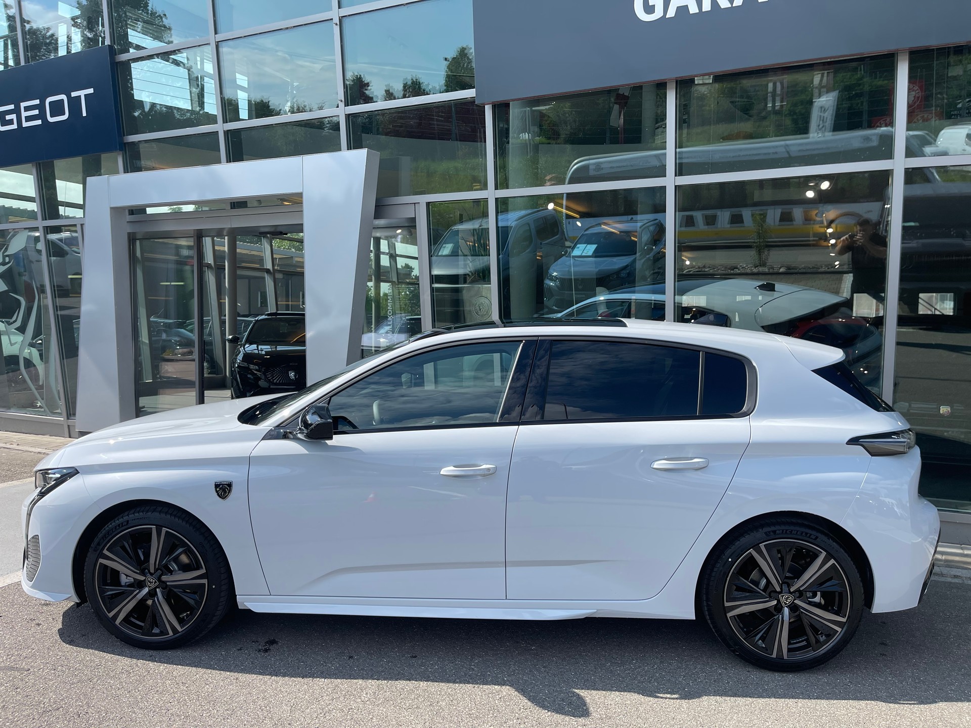 PEUGEOT 308 1.2 MEHV 136 GT-image-1
